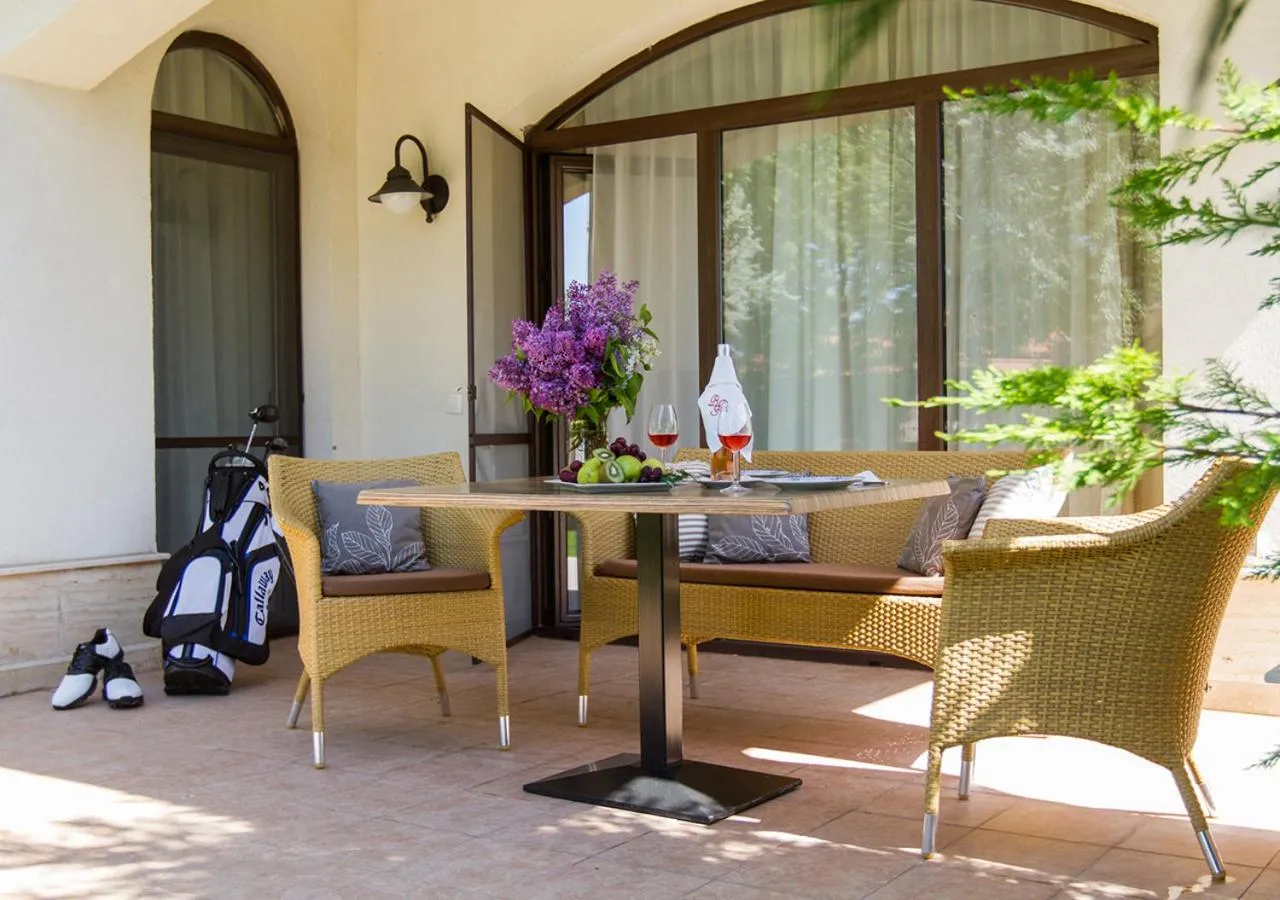 Garden in BlackSeaRama Golf & Villas