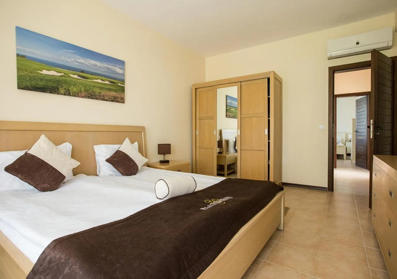 Bed in BlackSeaRama Golf & Villas
