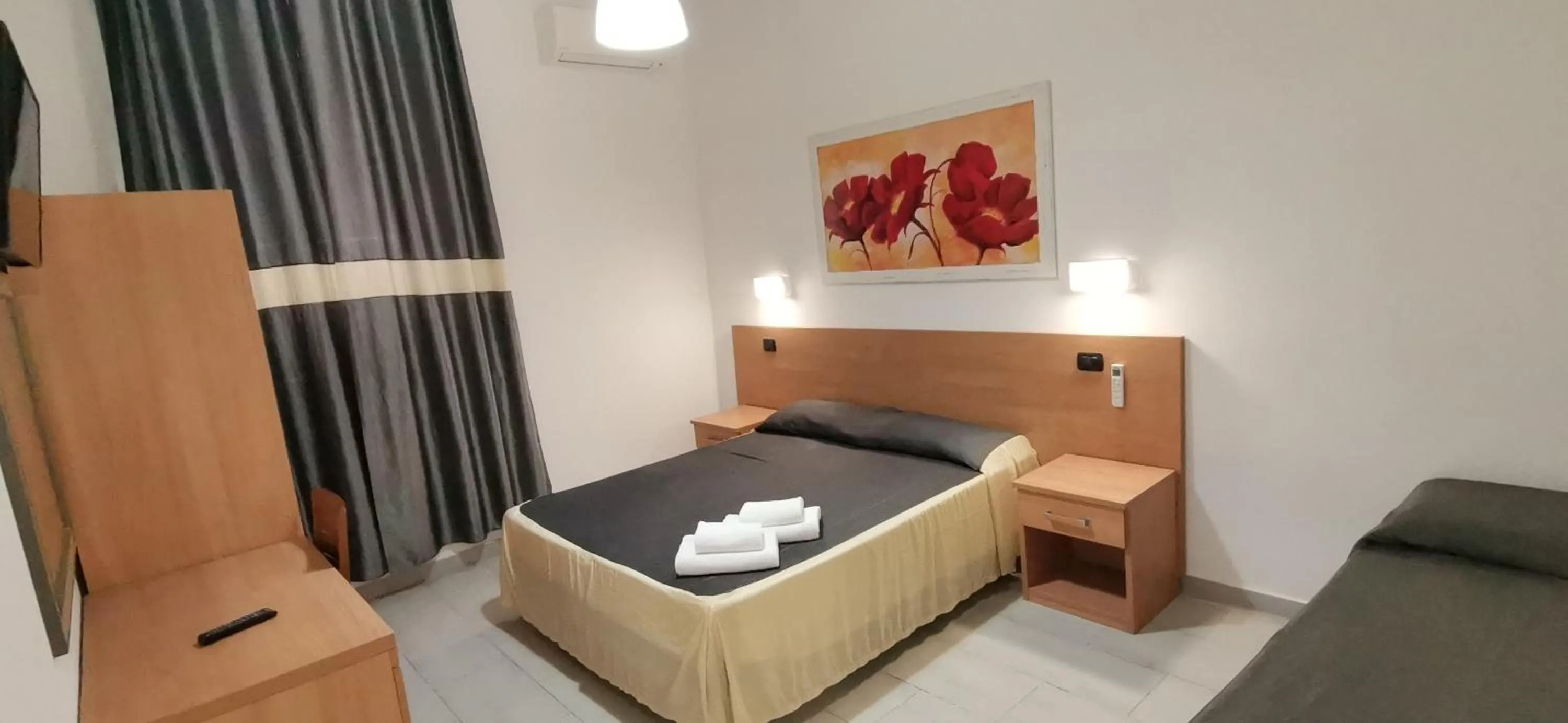 Bedroom, Bed in Friendship Place