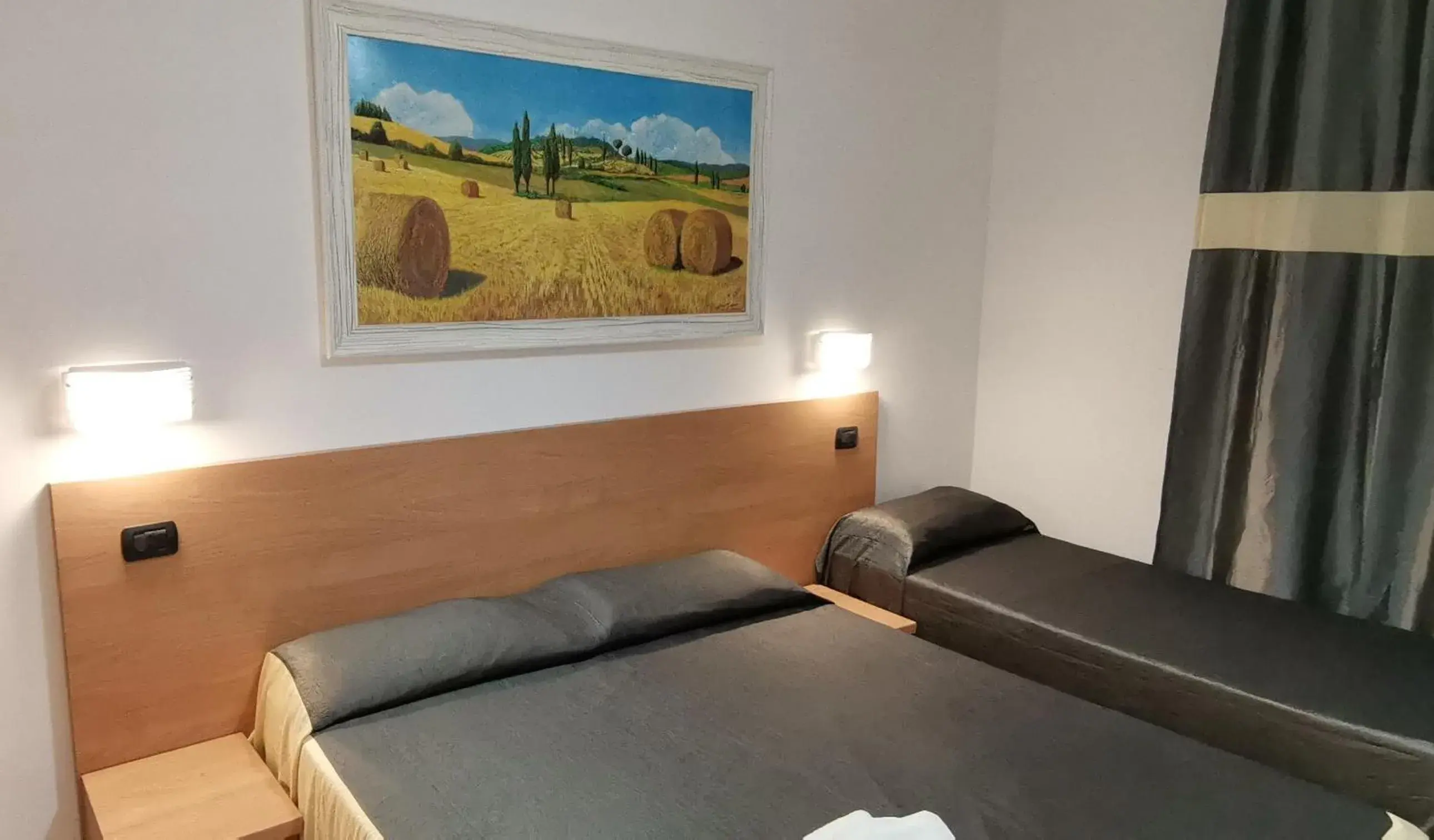 Triple Room in Friendship Place Triple Room in Friendship Place