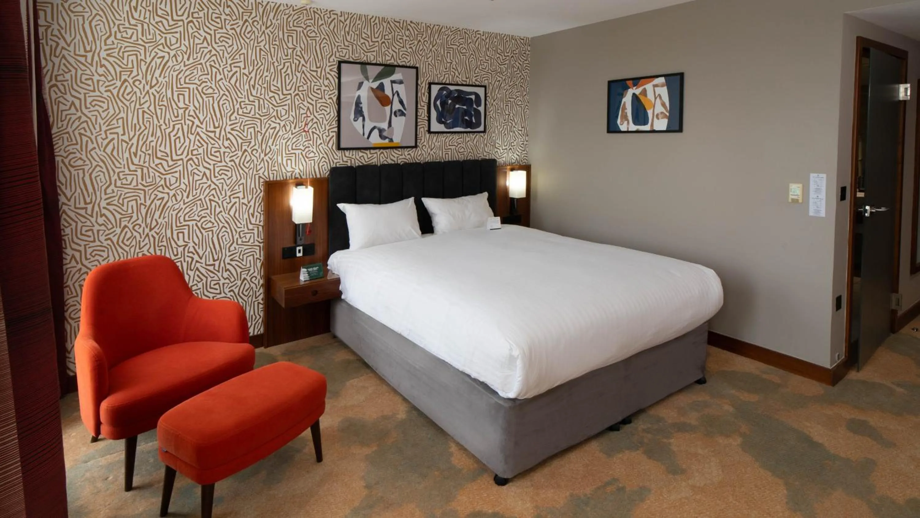 Photo of the whole room, Bed in Holiday Inn Bristol City Centre by IHG