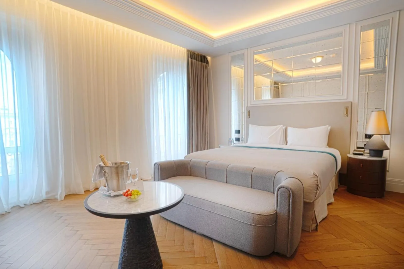 Deluxe Suite, 1 King Bed - single occupancy - View to Sveta Nedelya Square in Sofia Balkan Palace