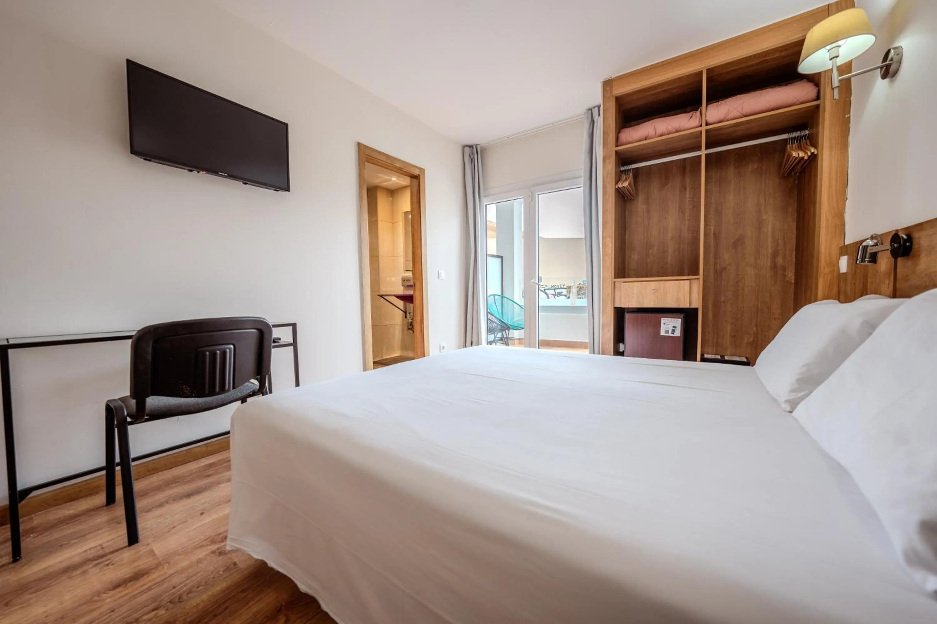 Bed in Nura Santa Ponsa & Spa