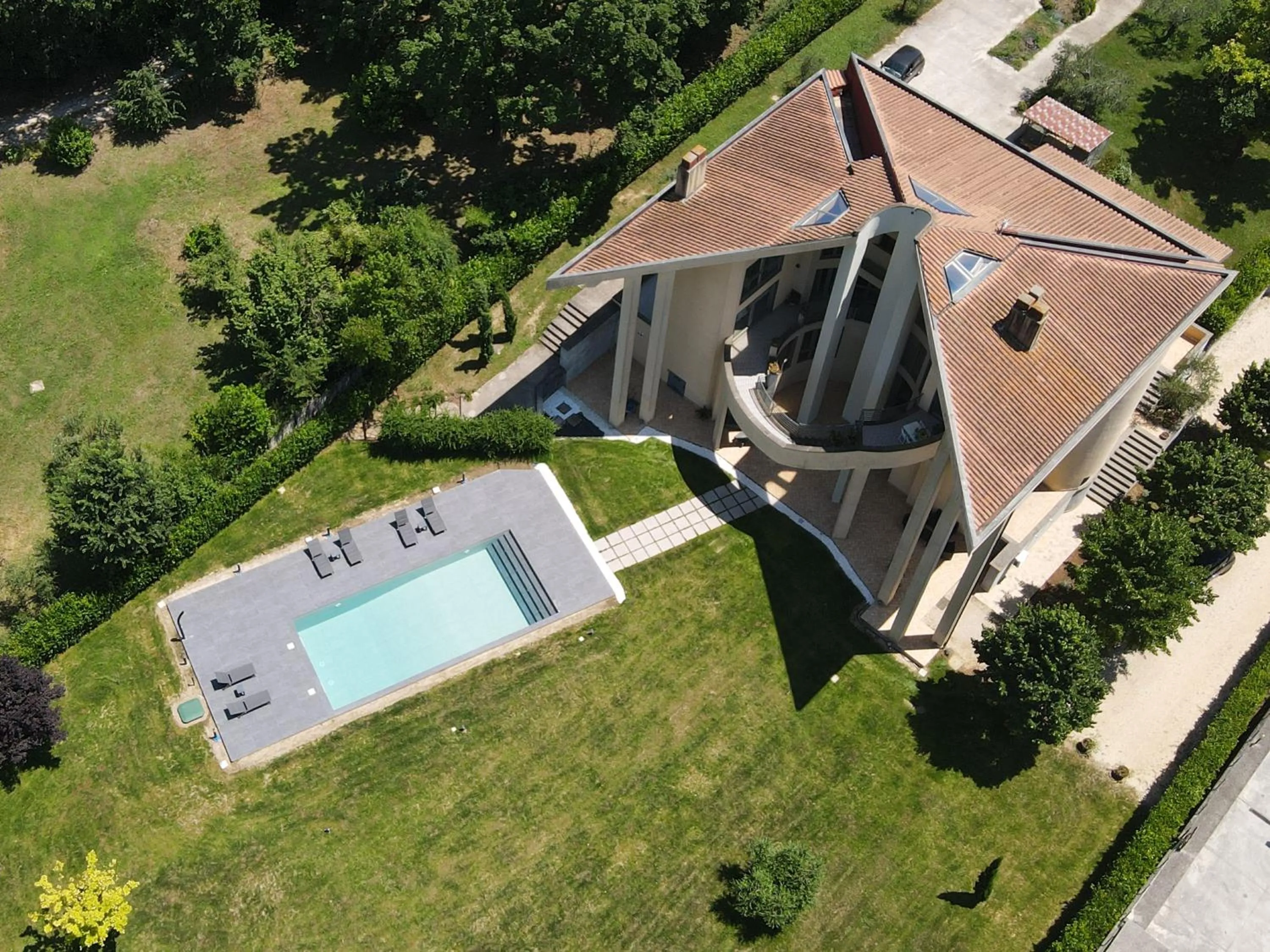 Property building in Le Colonne