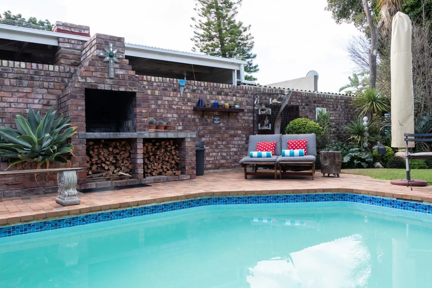 Swimming pool in Earthbound Guest House