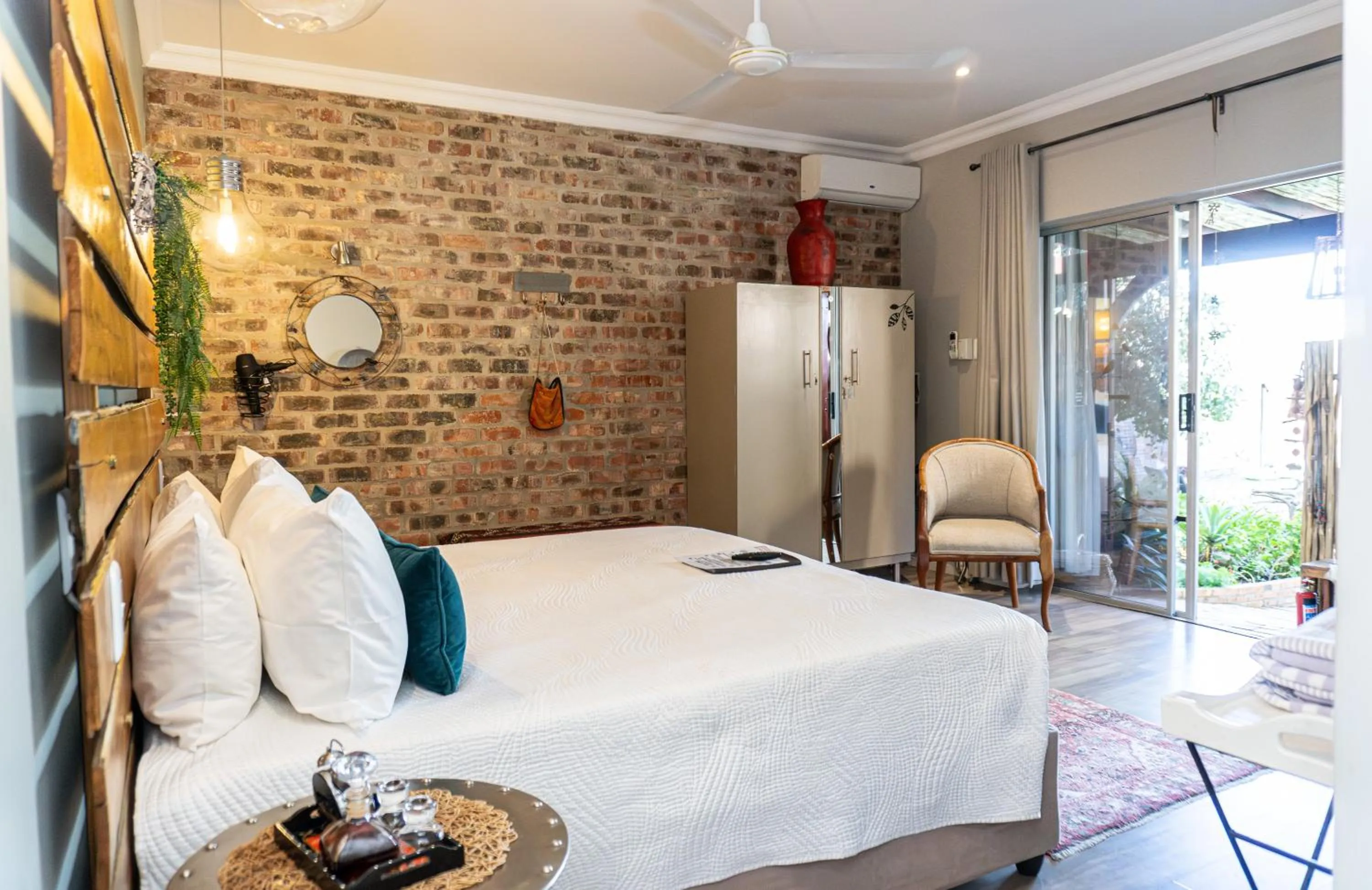 Bedroom, Bed in Earthbound Guest House