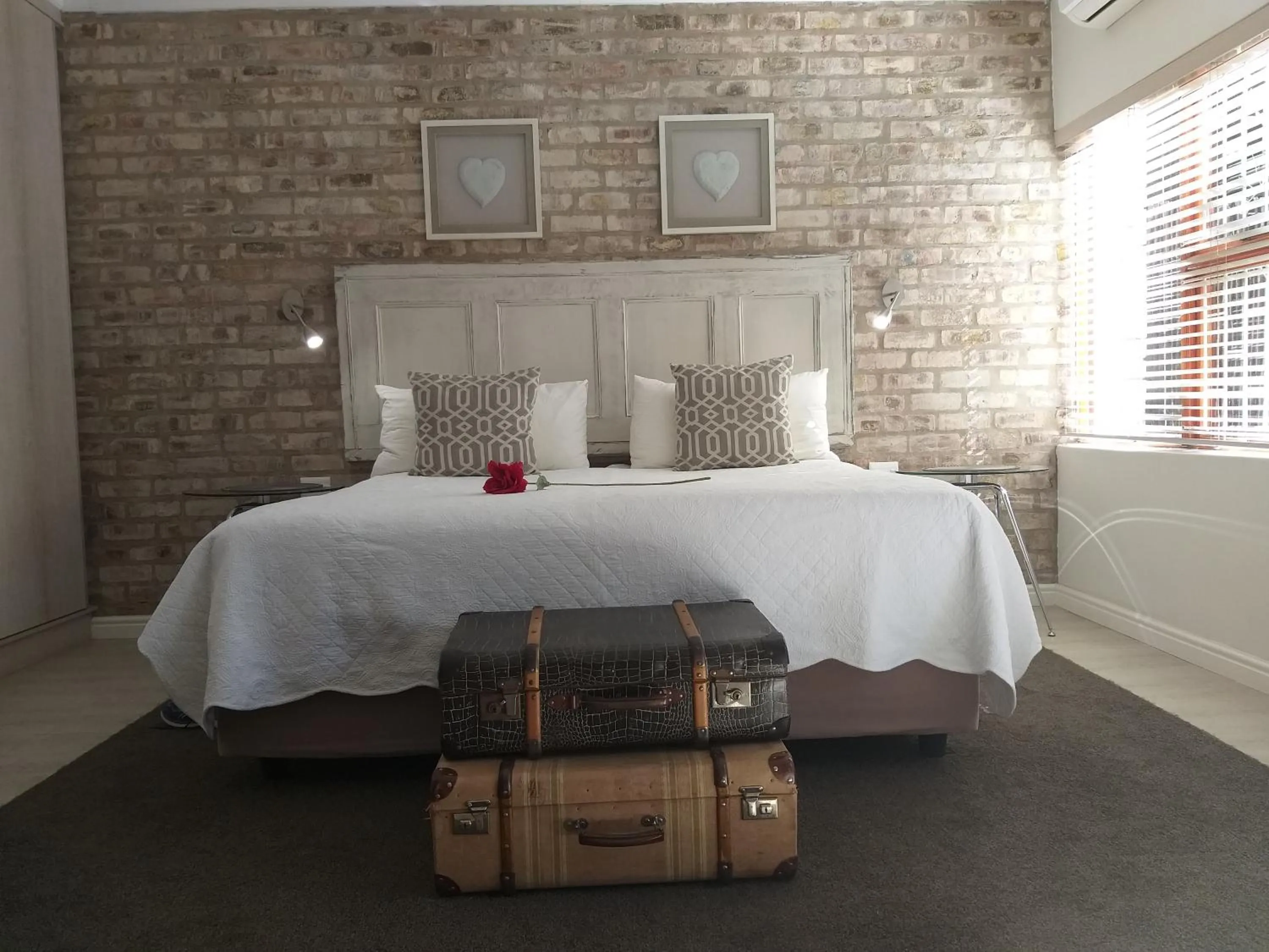 Bedroom, Bed in Earthbound Guest House