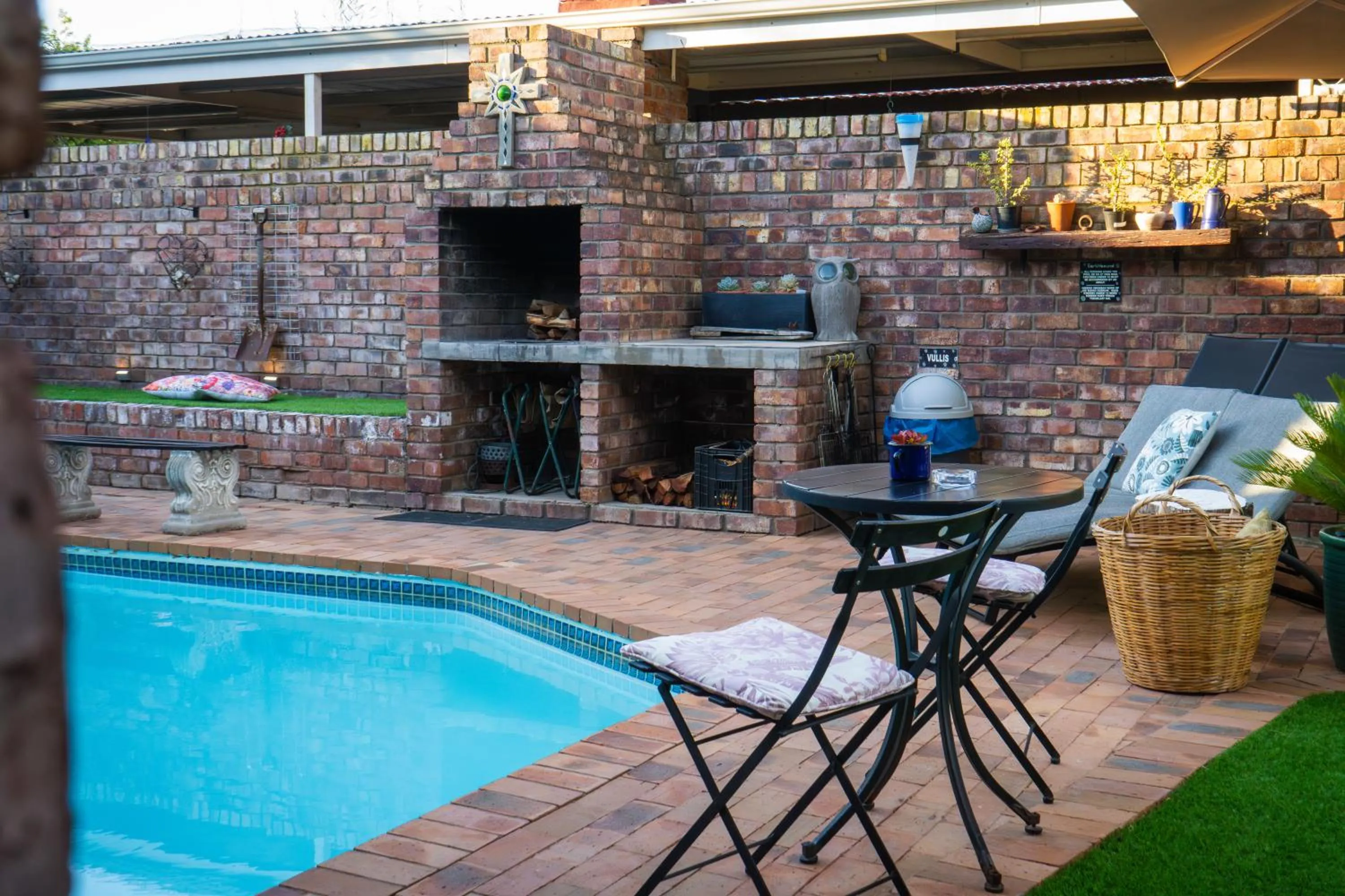 BBQ facilities in Earthbound Guest House