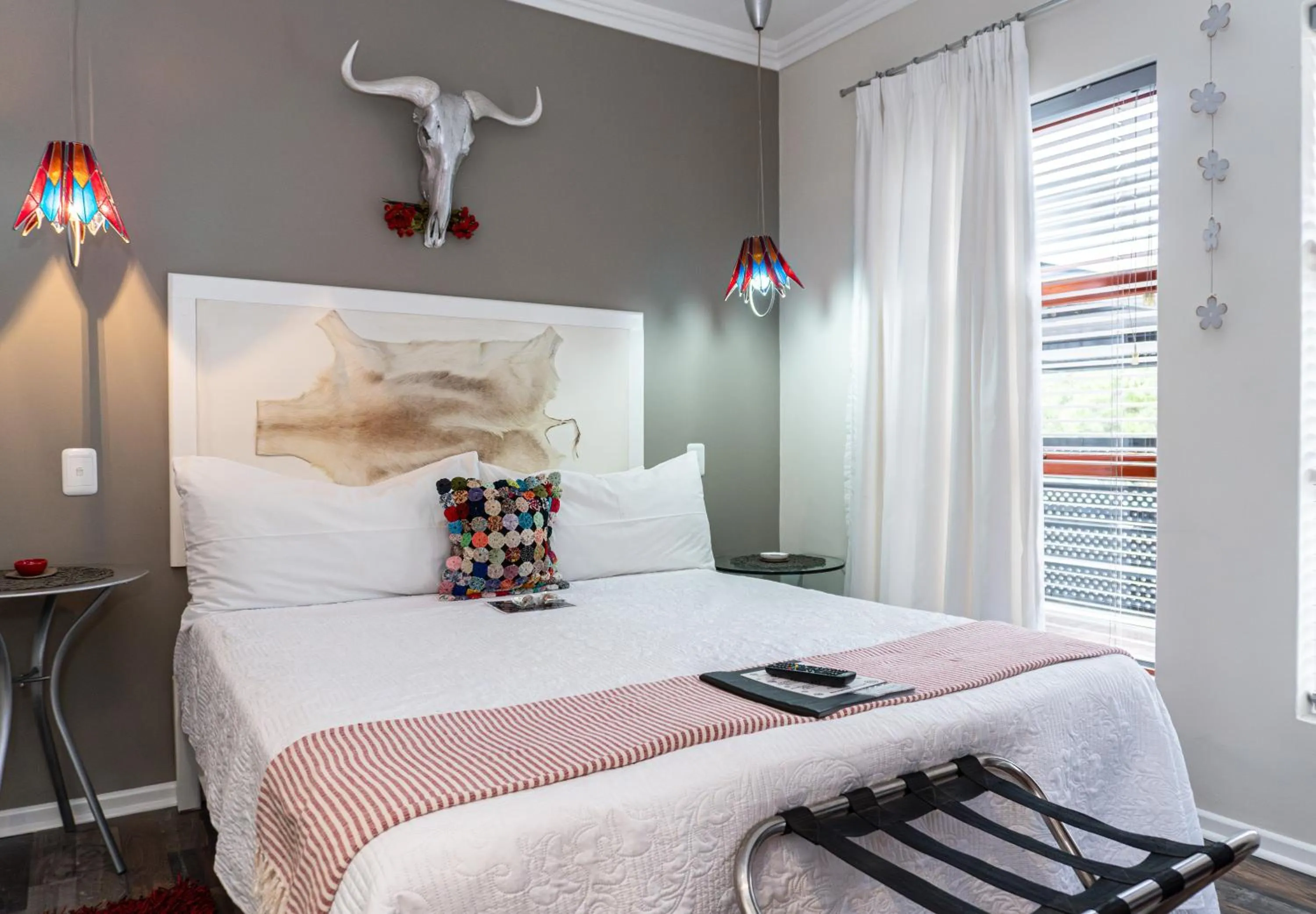 Photo of the whole room, Bed in Earthbound Guest House