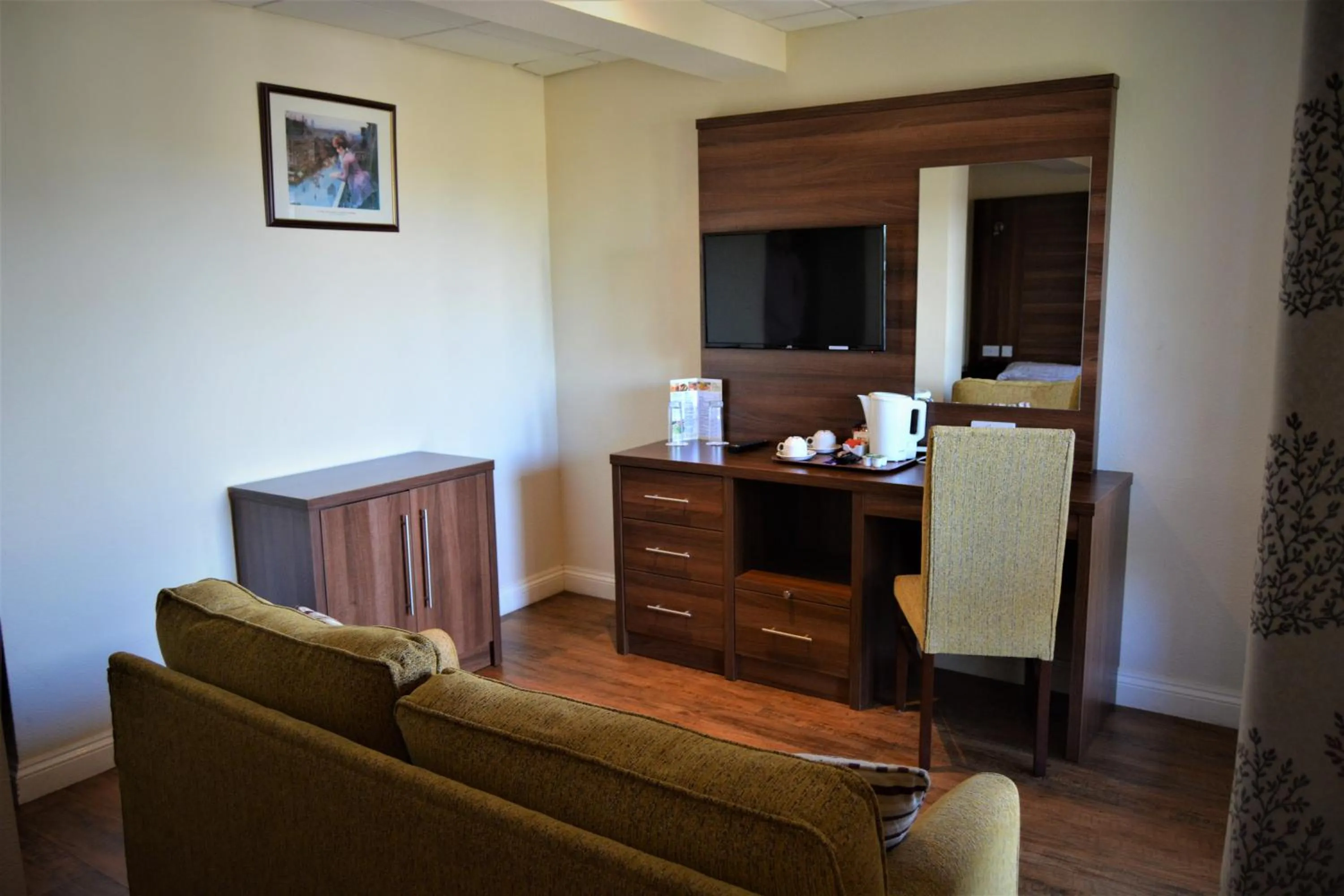 Coffee/tea facilities in Oliver Cromwell Hotel