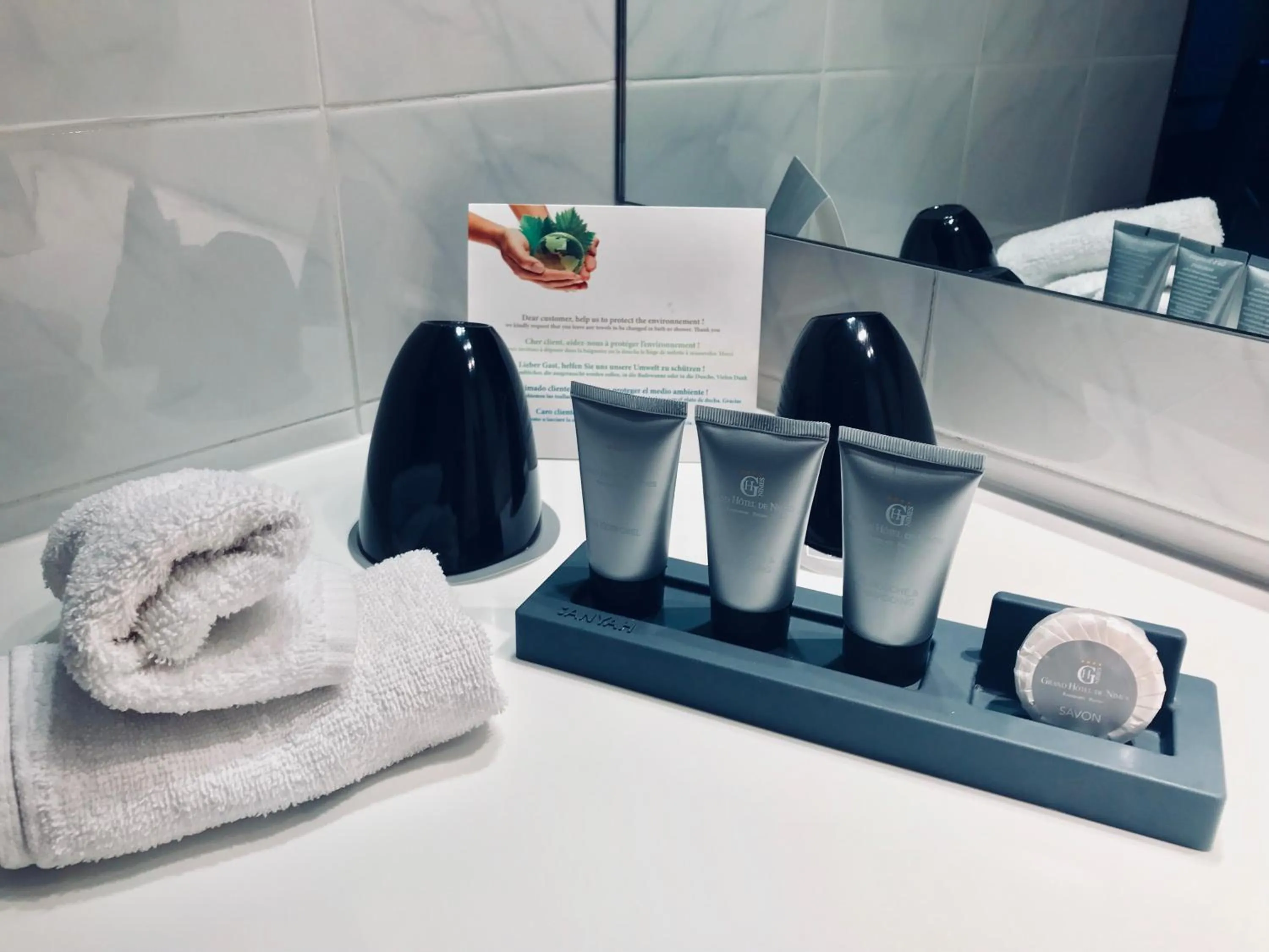 Bathroom in Grand Hôtel de Nîmes 4 étoiles