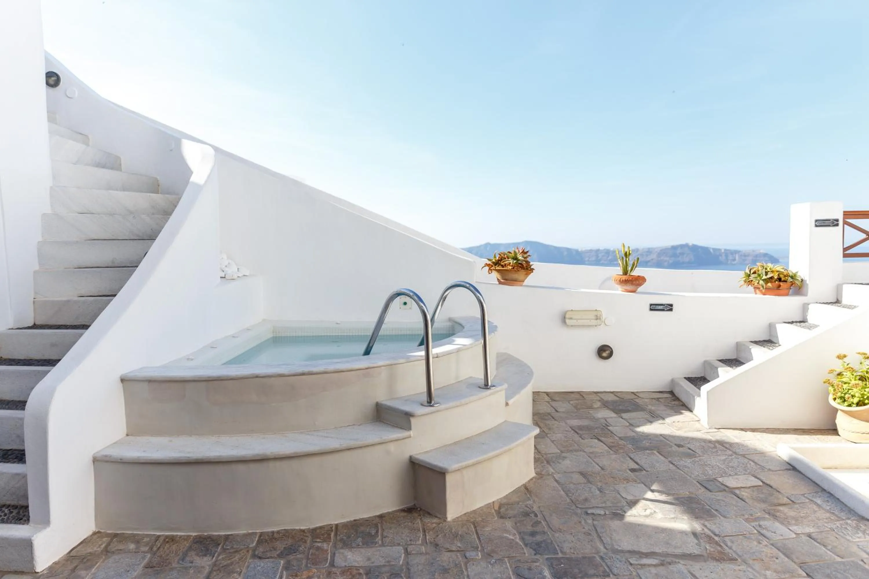 Hot Tub in Smaro Studios