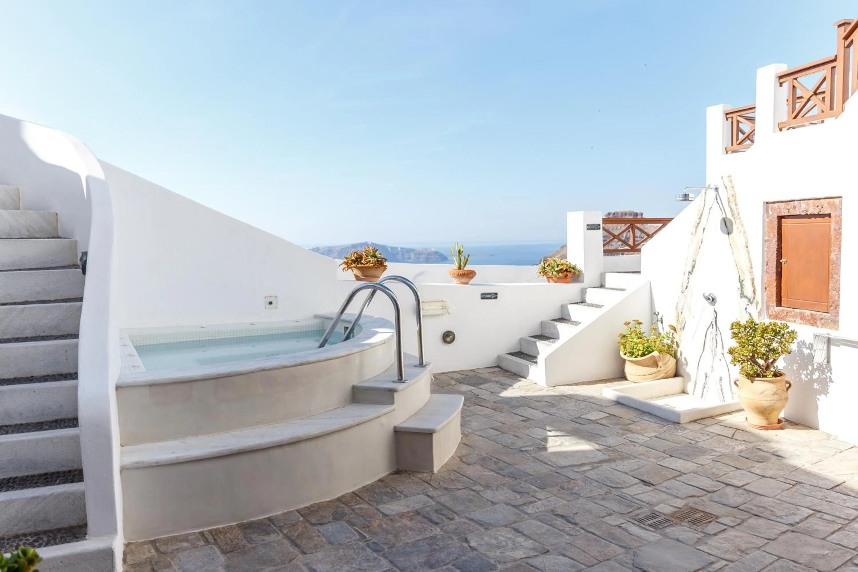 Hot Tub in Smaro Studios