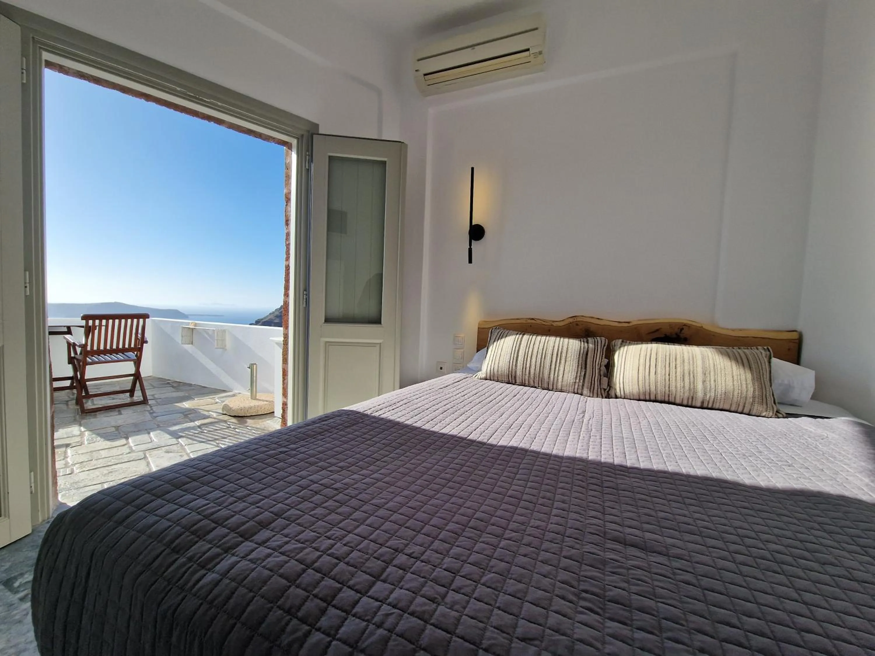 Bed in Smaro Studios