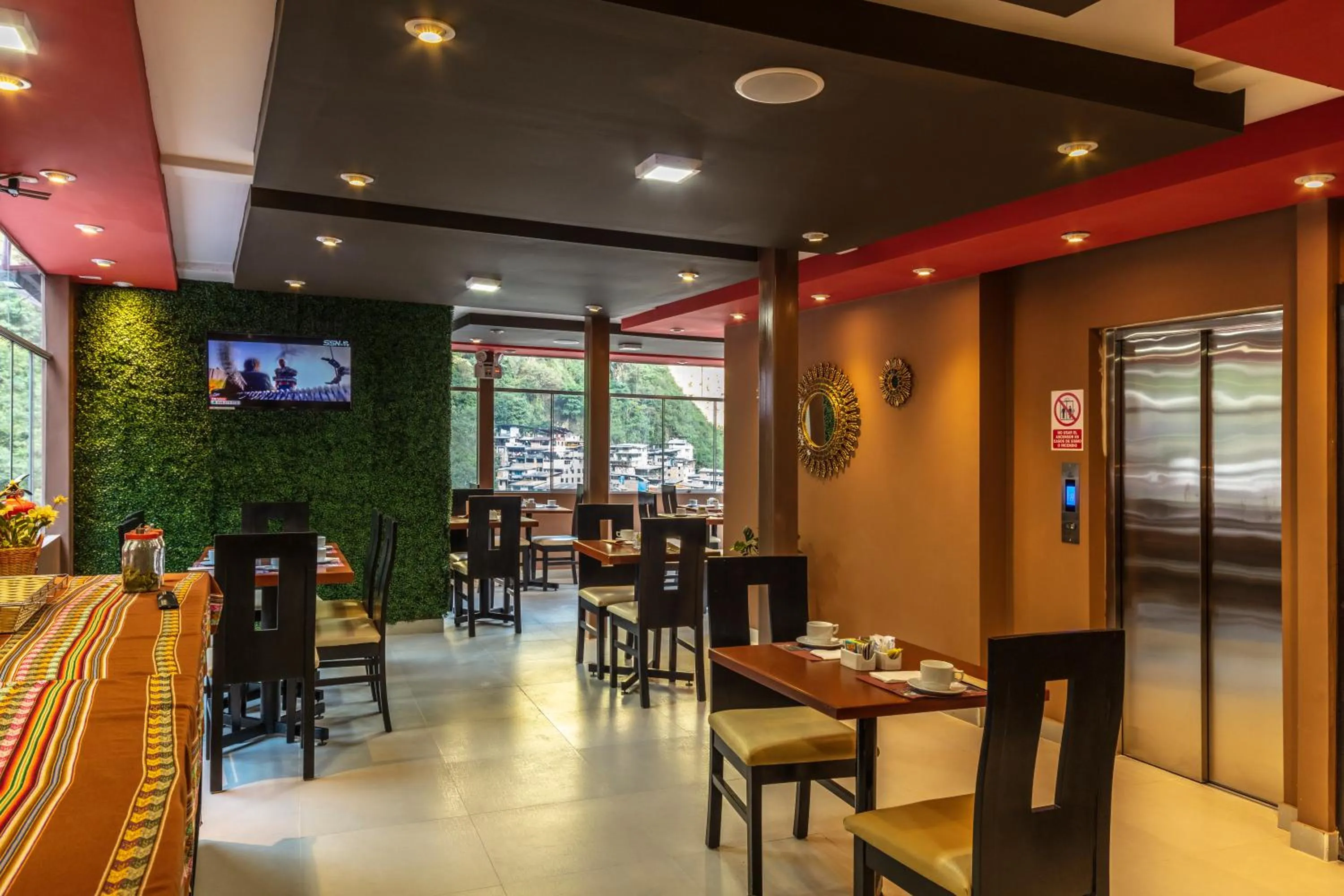 Restaurant/places to eat in Hotel Ferré Boulevard