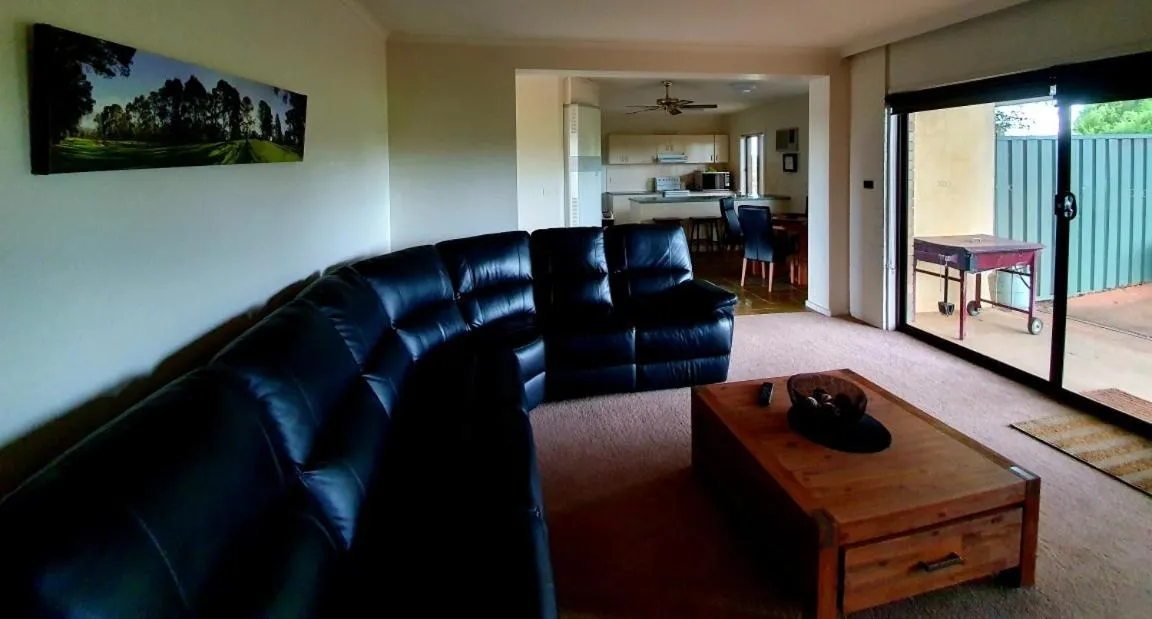 Living room in Shepparton Golf Motel