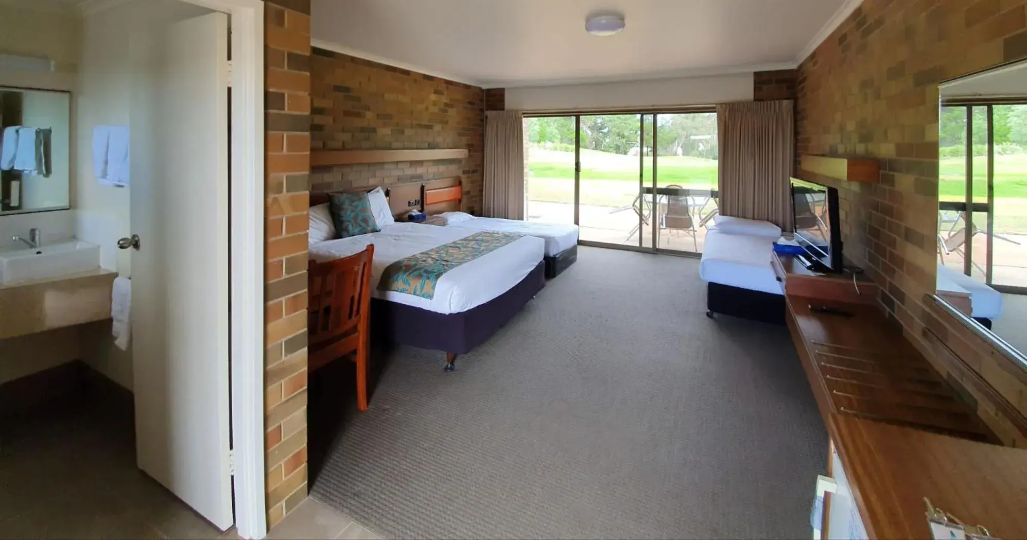 Economy Double Room - single occupancy in Shepparton Golf Motel Economy Double Room - single occupancy in Shepparton Golf Motel