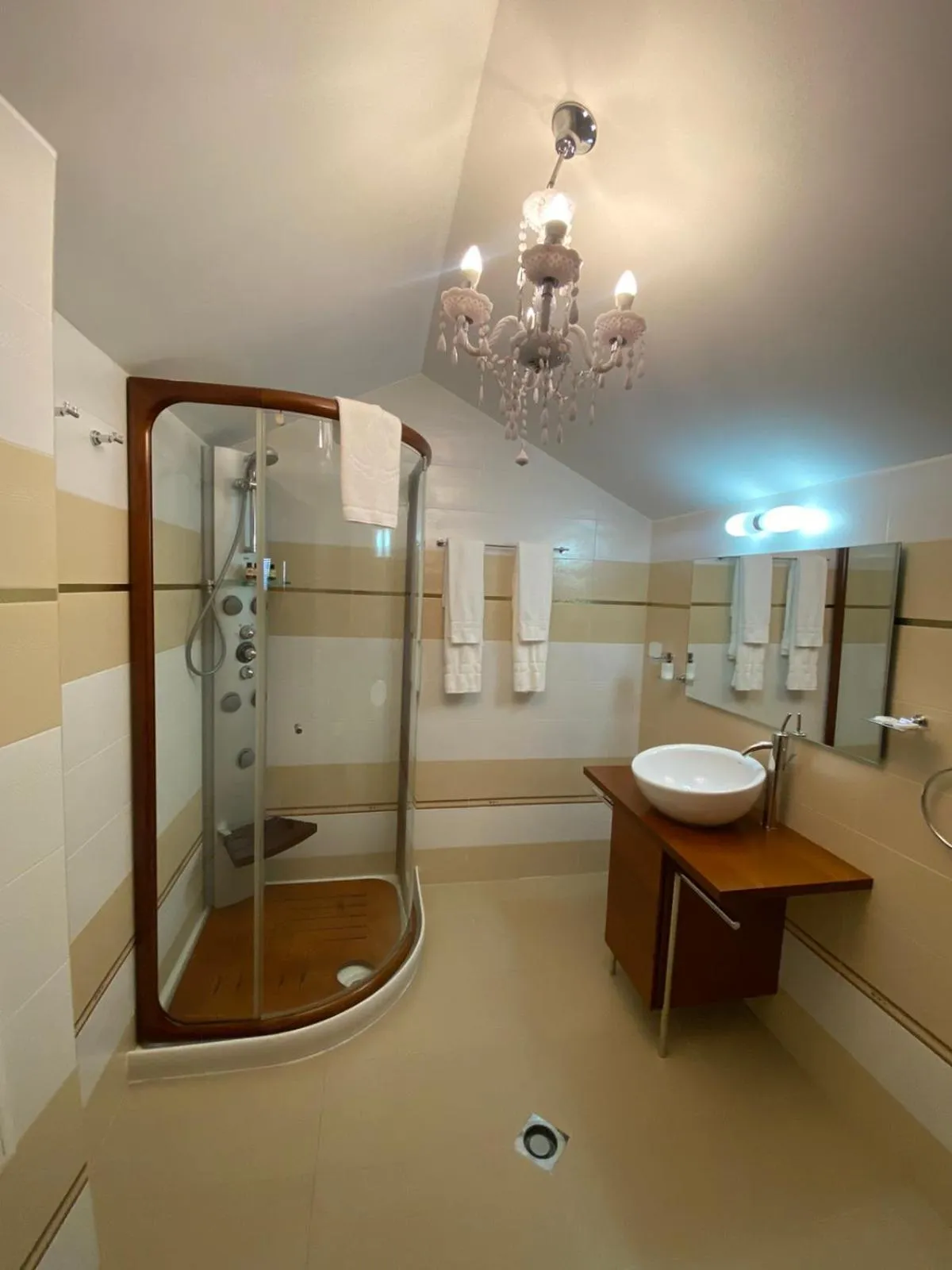 Bathroom in Vihren Royal Palace