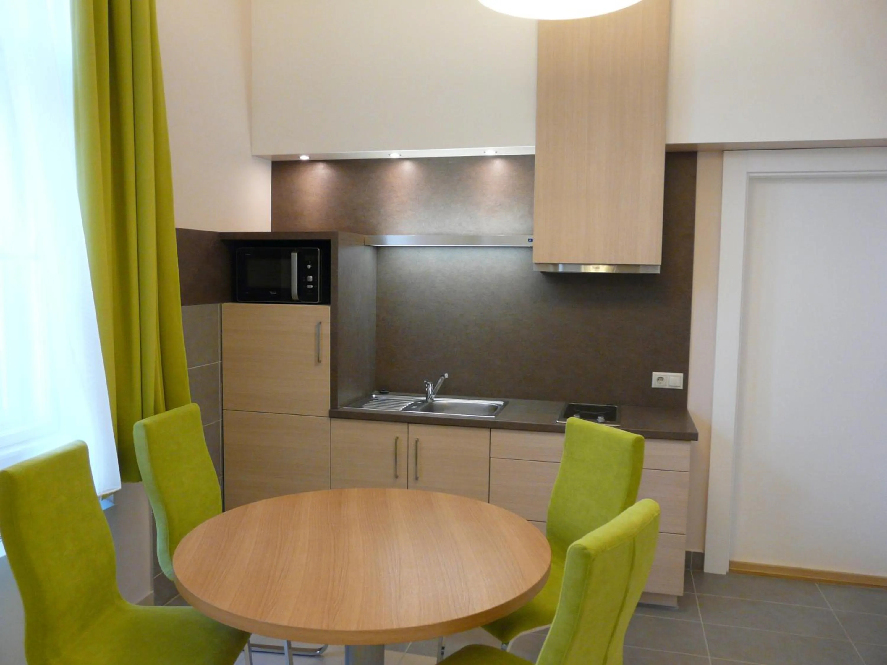 Kitchen or kitchenette in Soleil Apartman Szeged
