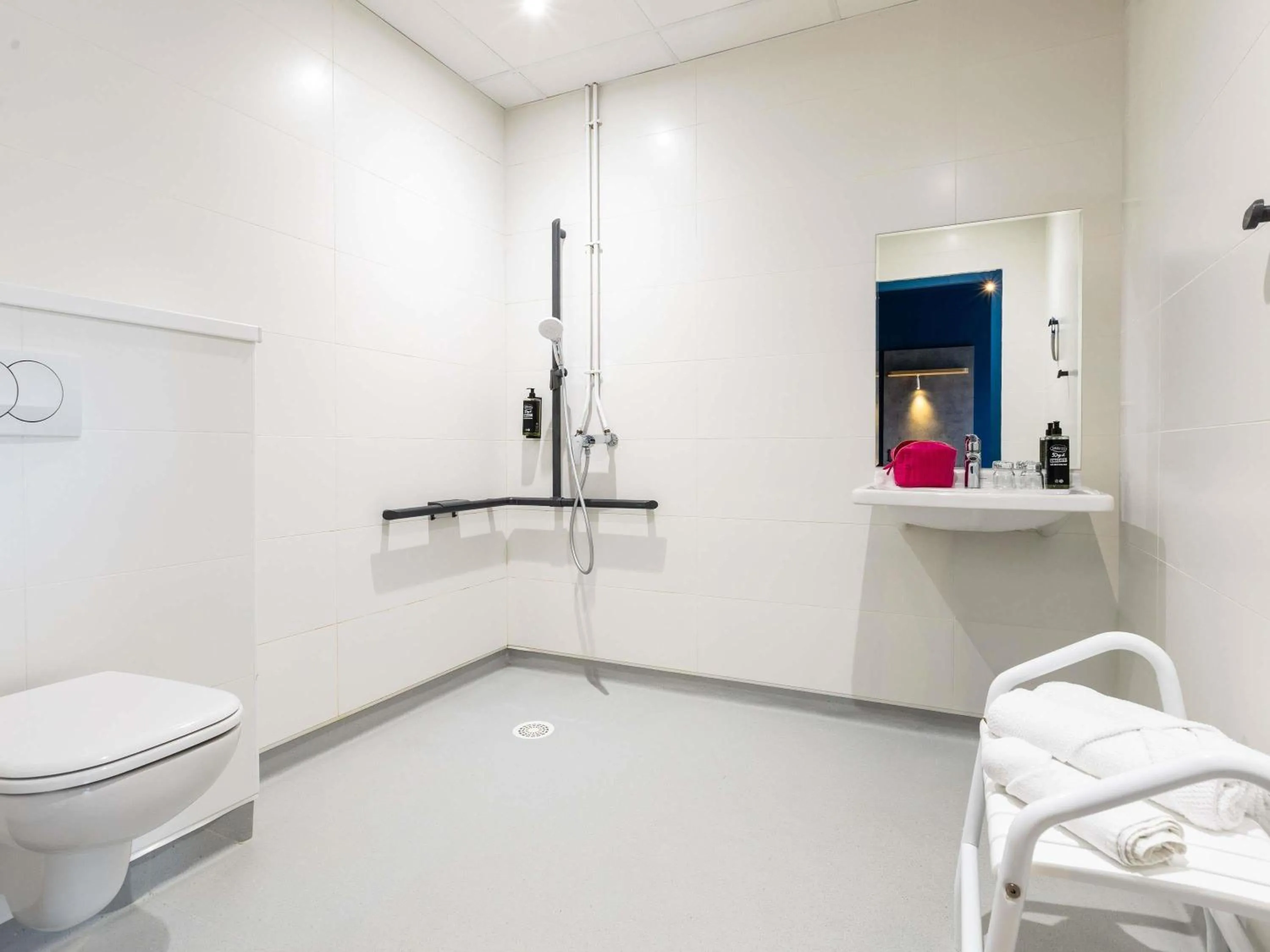 Bedroom in ibis budget Epinal