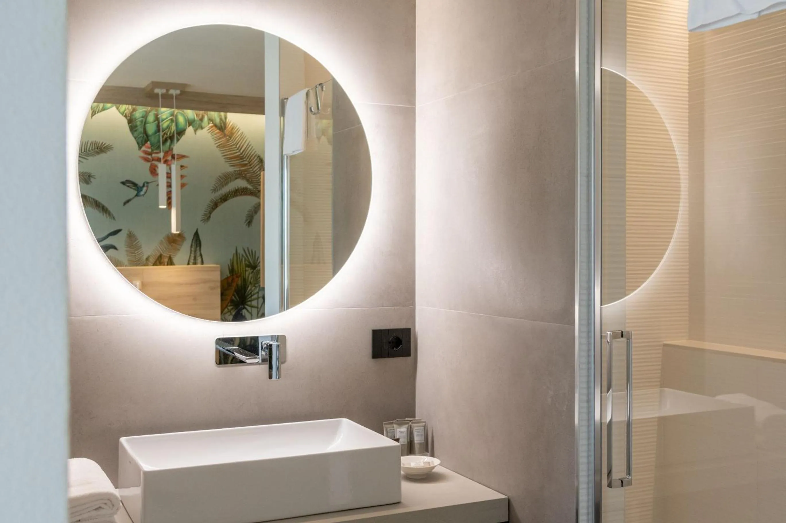 Shower in Bellettini Hotel