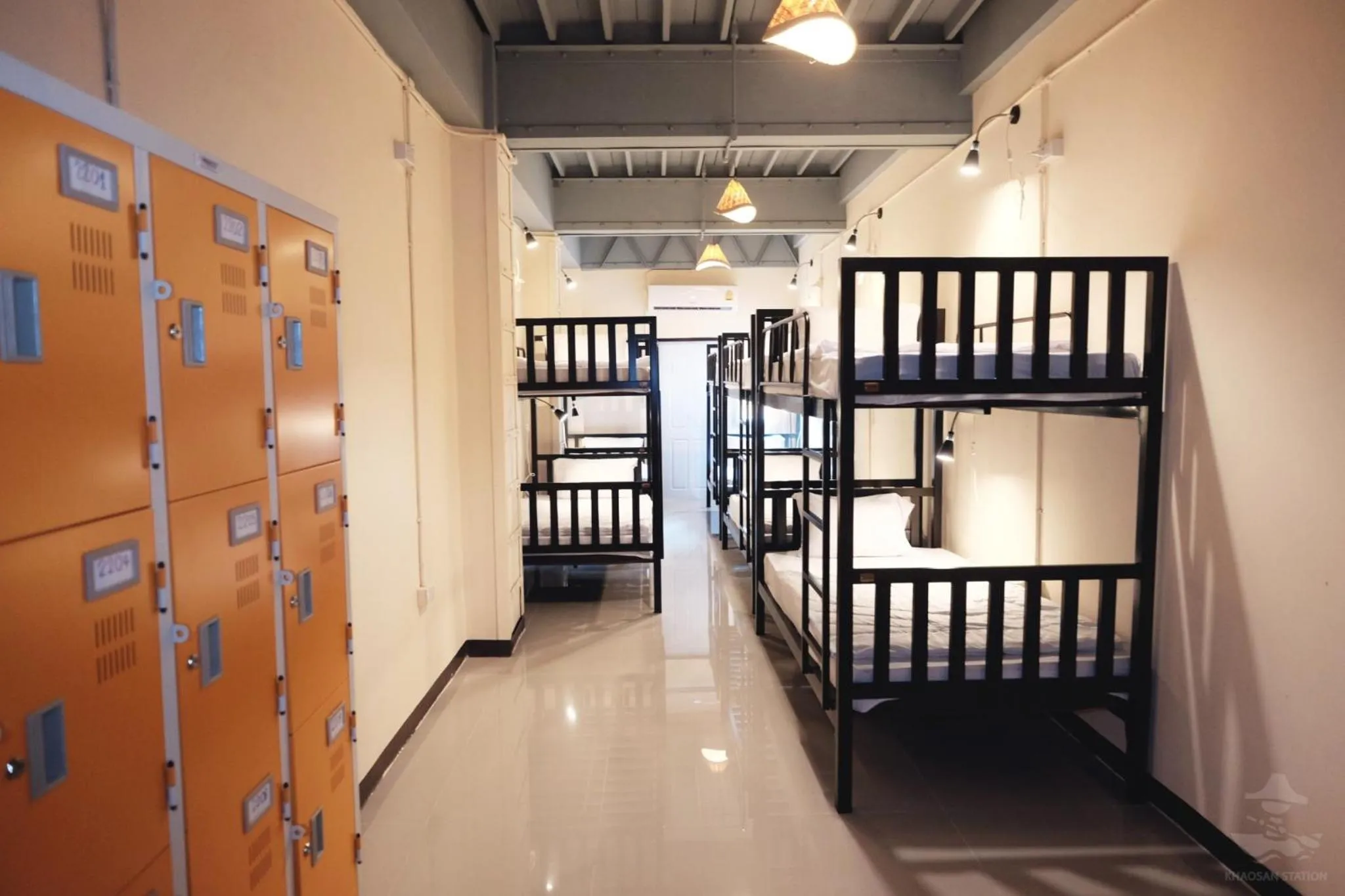 bunk bed in Khaosan Station