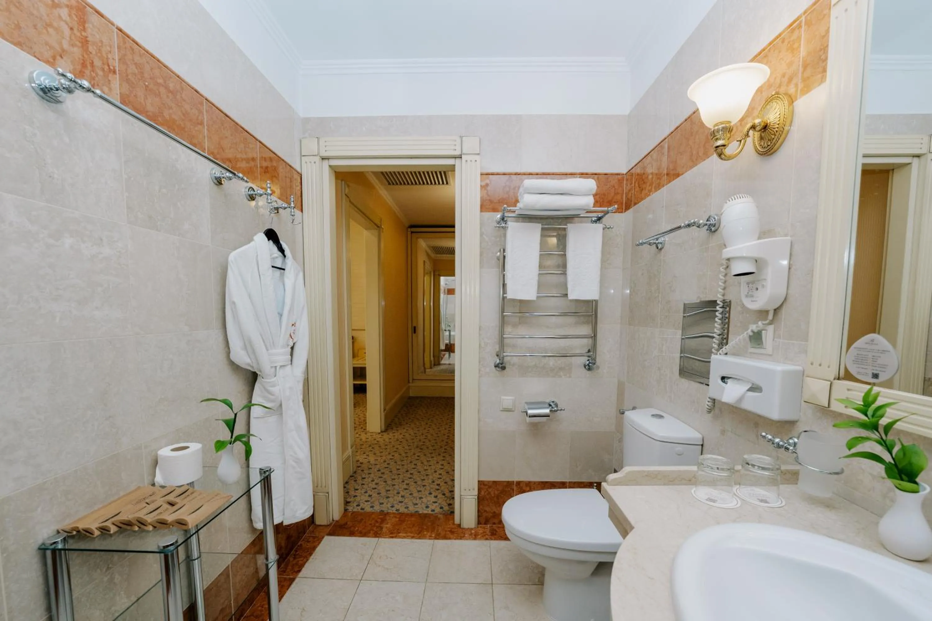 Toilet in Hotel Bristol