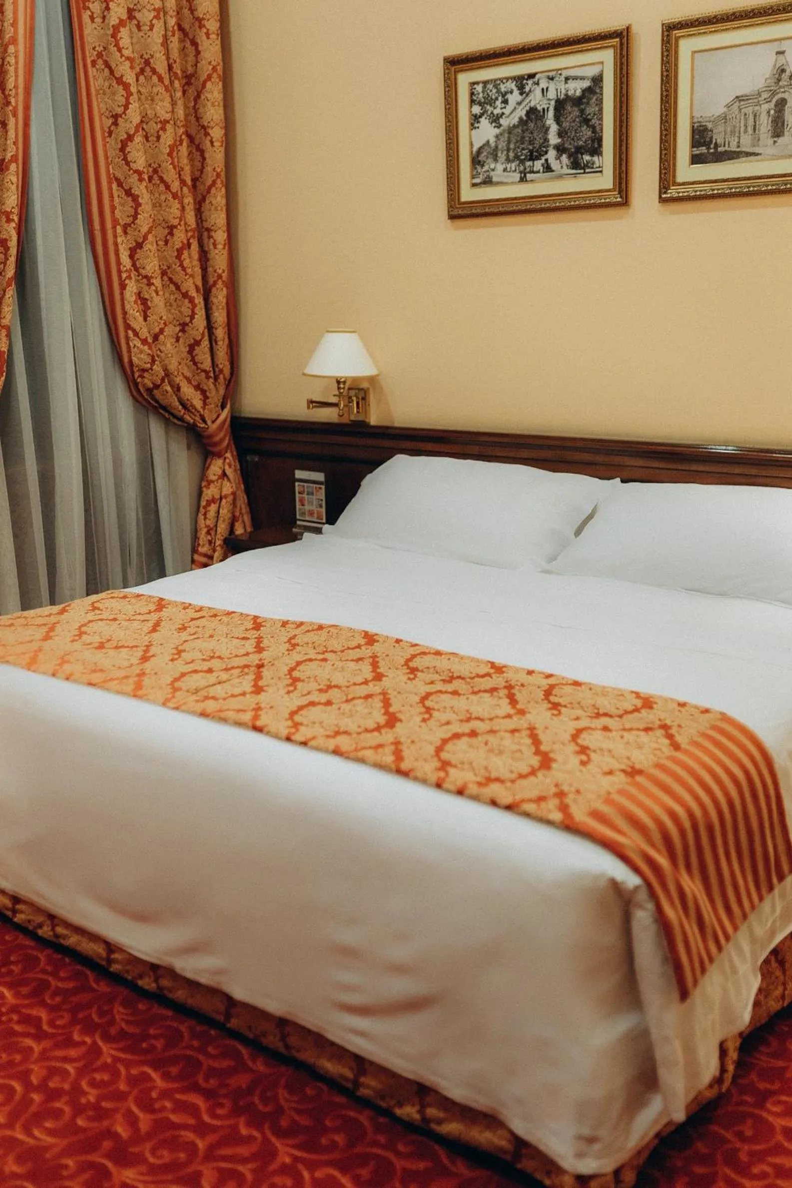 Bed in Hotel Bristol