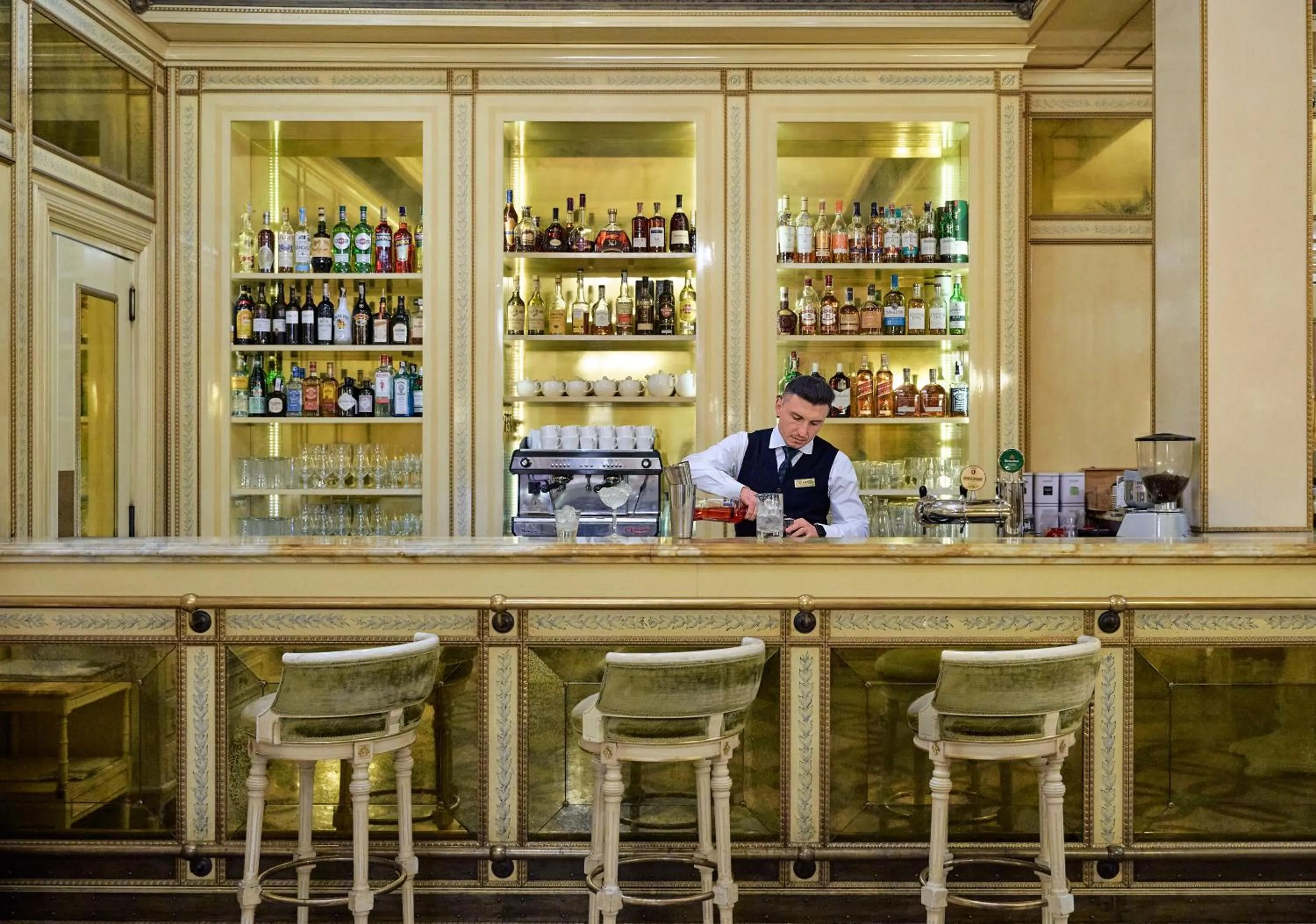 Restaurant/places to eat in Hotel Bristol