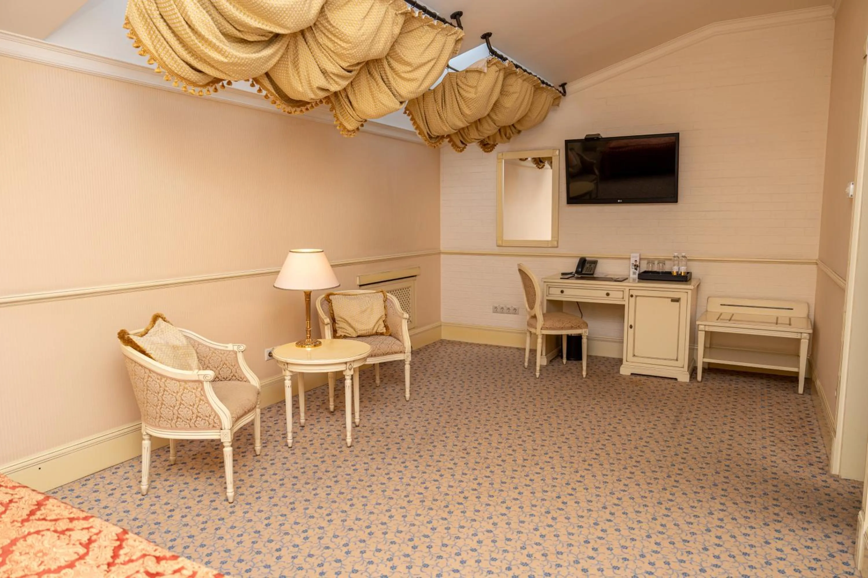 TV and multimedia in Hotel Bristol