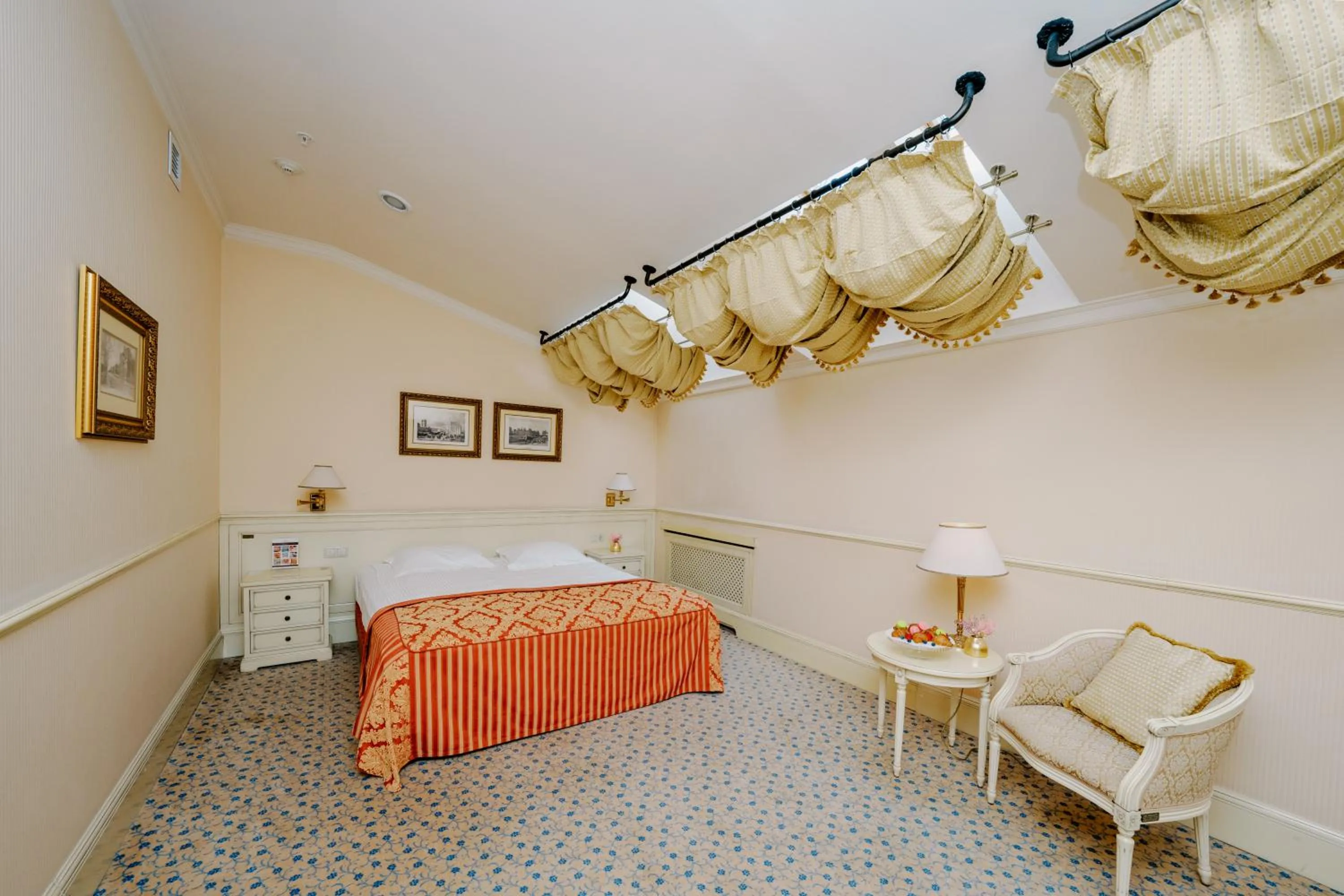 Bed in Hotel Bristol