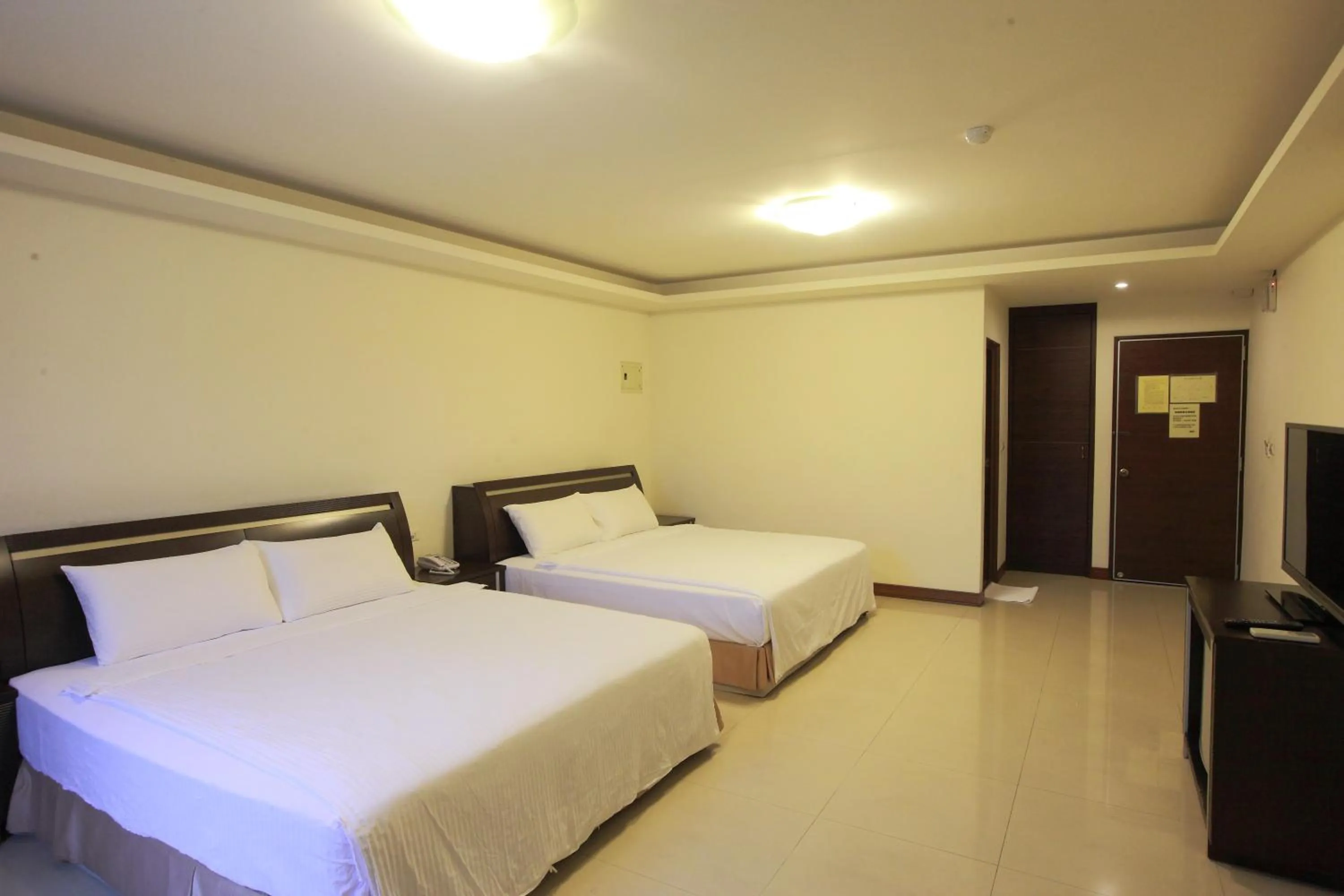 Photo of the whole room, Bed in Yong Qi Hotel