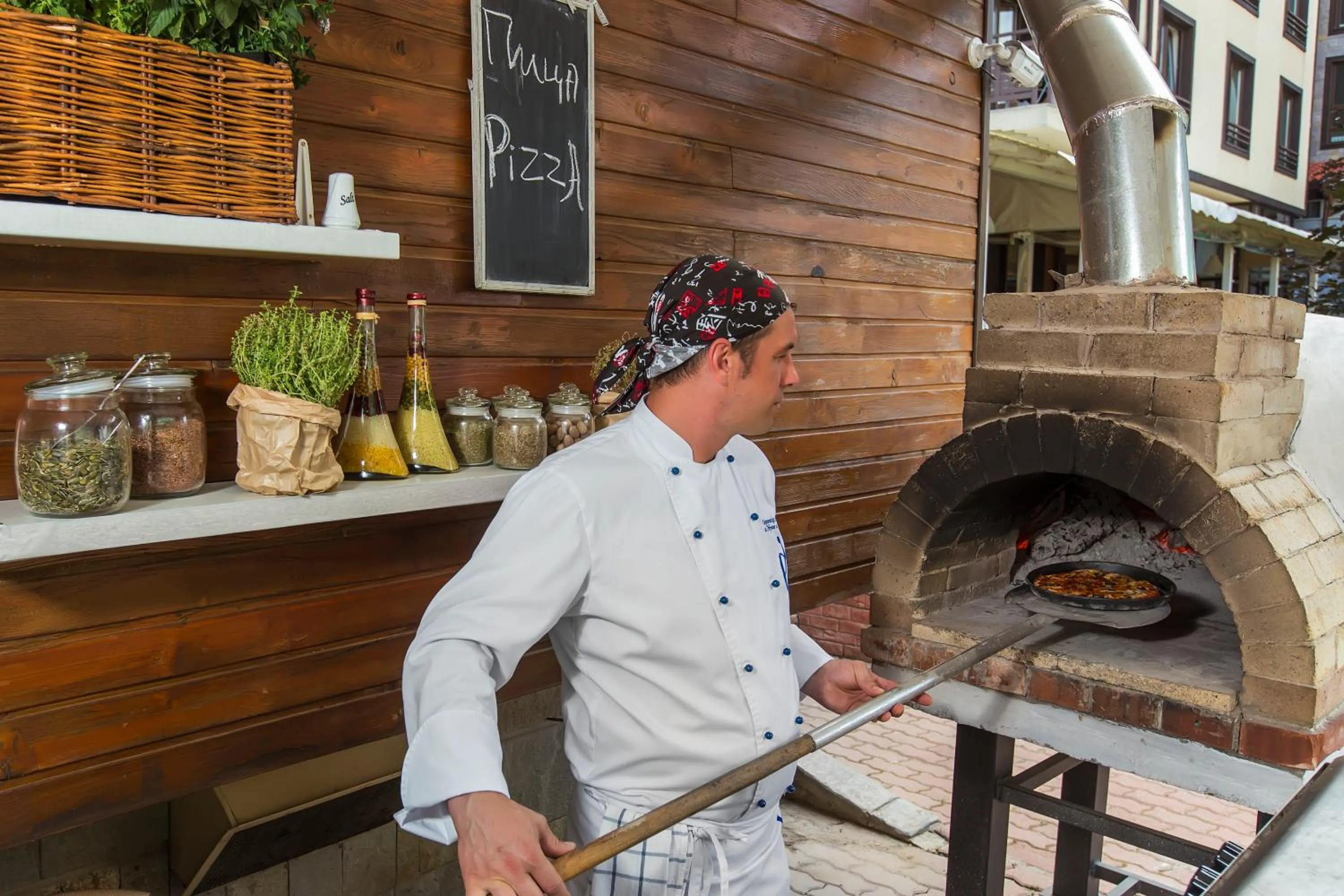 Restaurant/places to eat in Murite Park Hotel