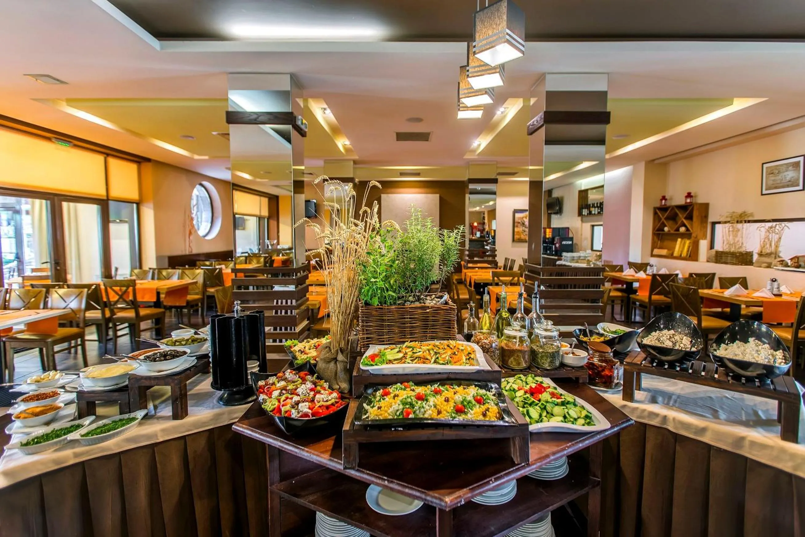 Restaurant/places to eat in Murite Park Hotel