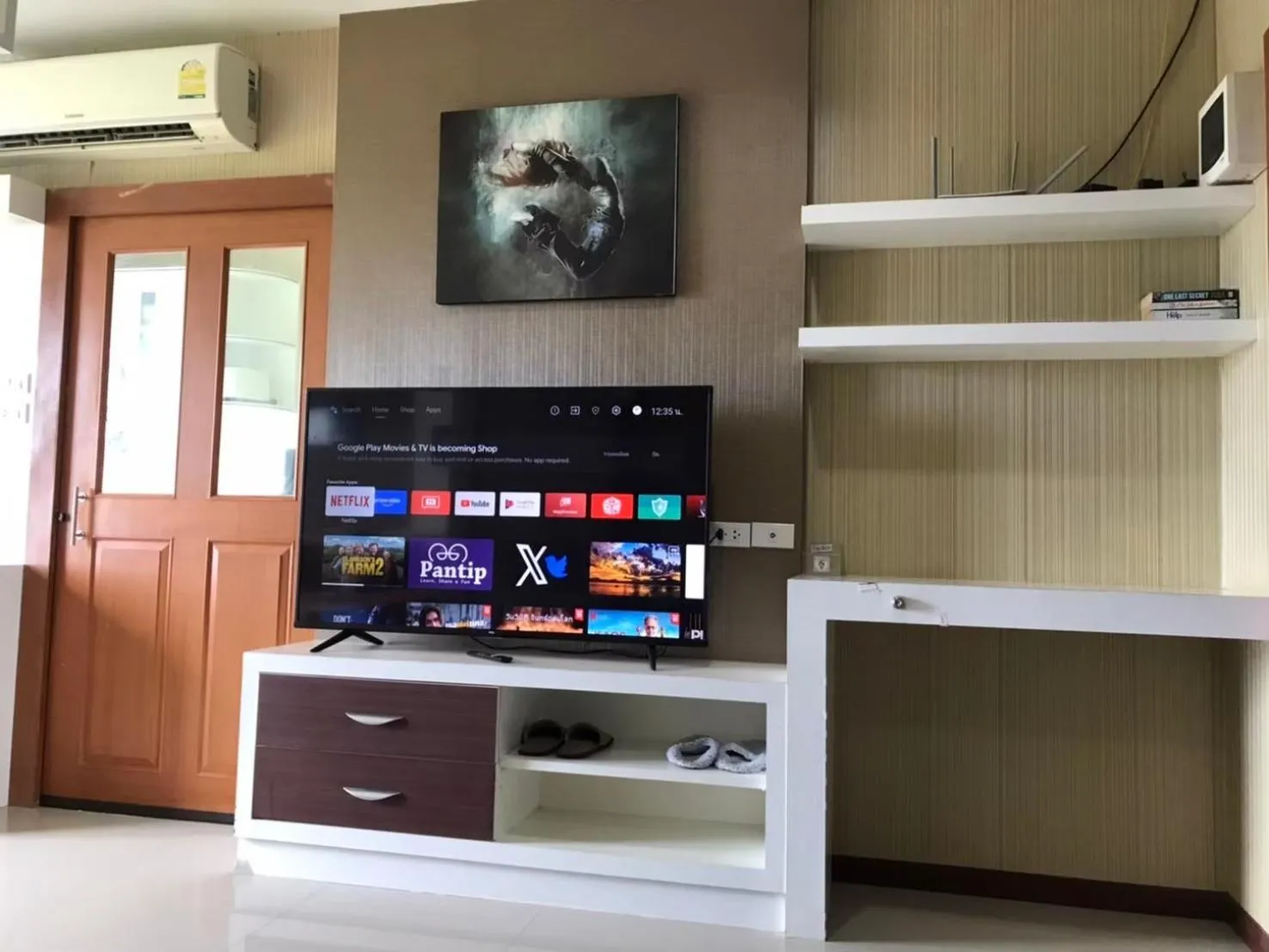 Communal lounge/ TV room in The Ozone Krabi Condotel