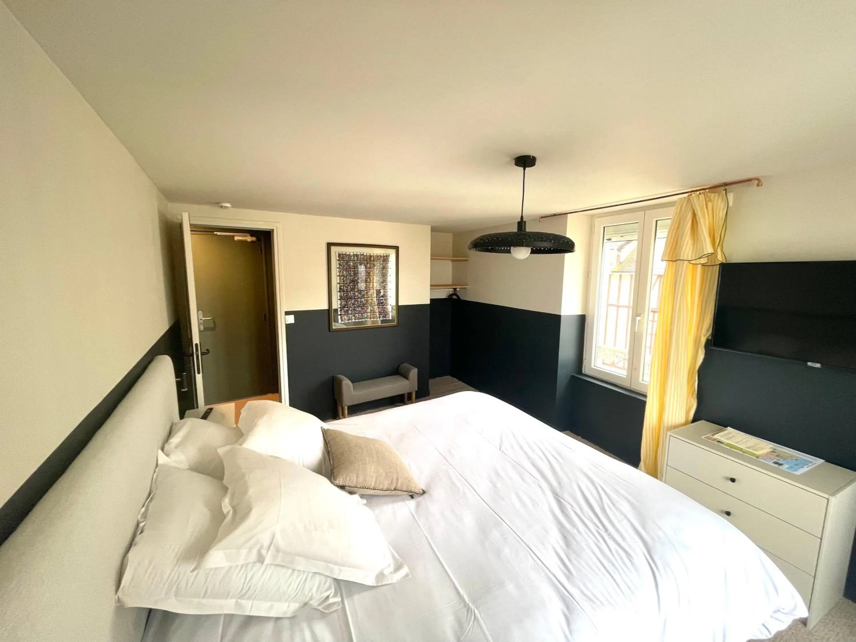 Bed in Beau Rivage Hôtel-Restaurant