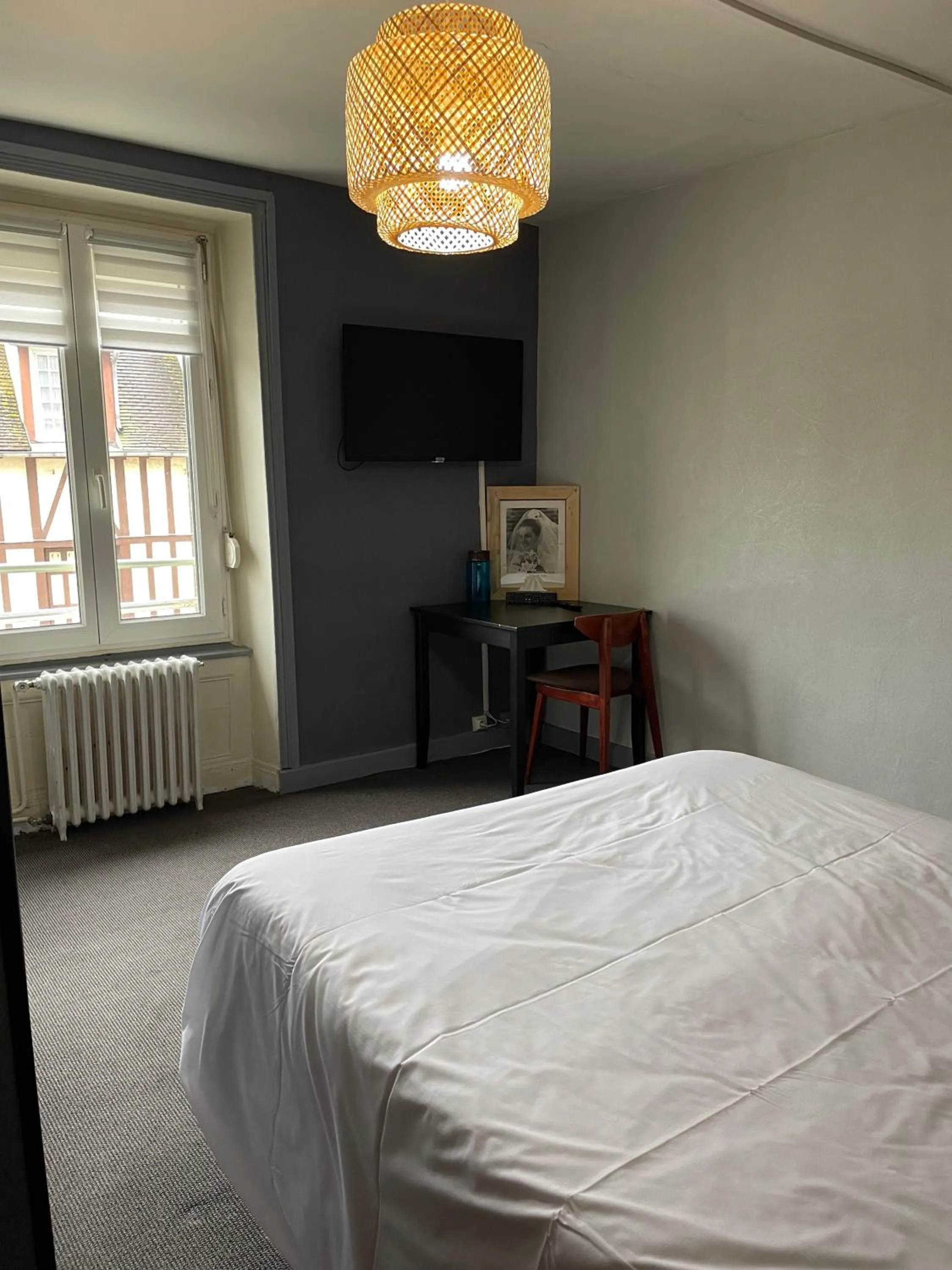 Bed in Beau Rivage Hôtel-Restaurant