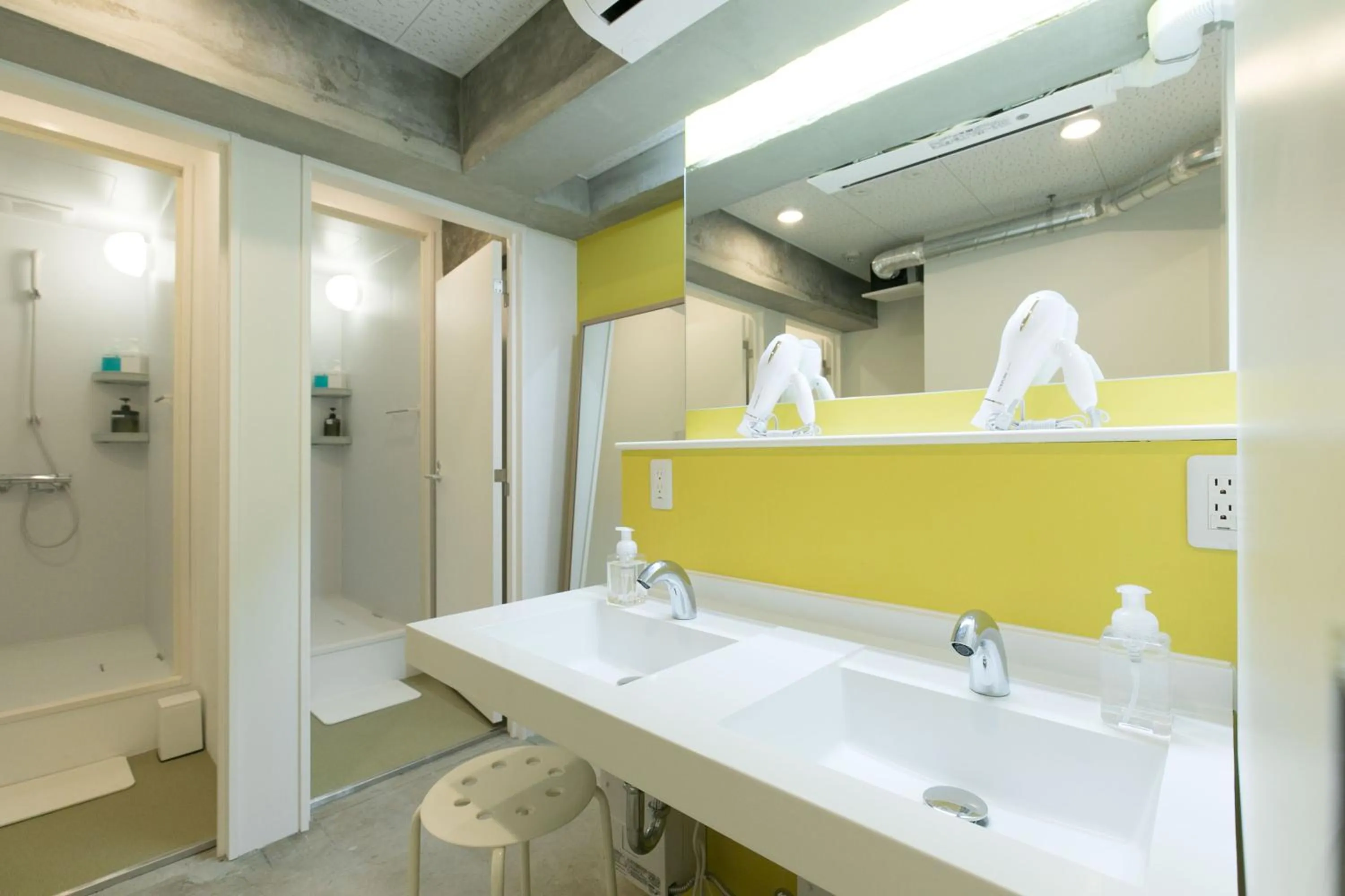 Area and facilities in hostel DEN