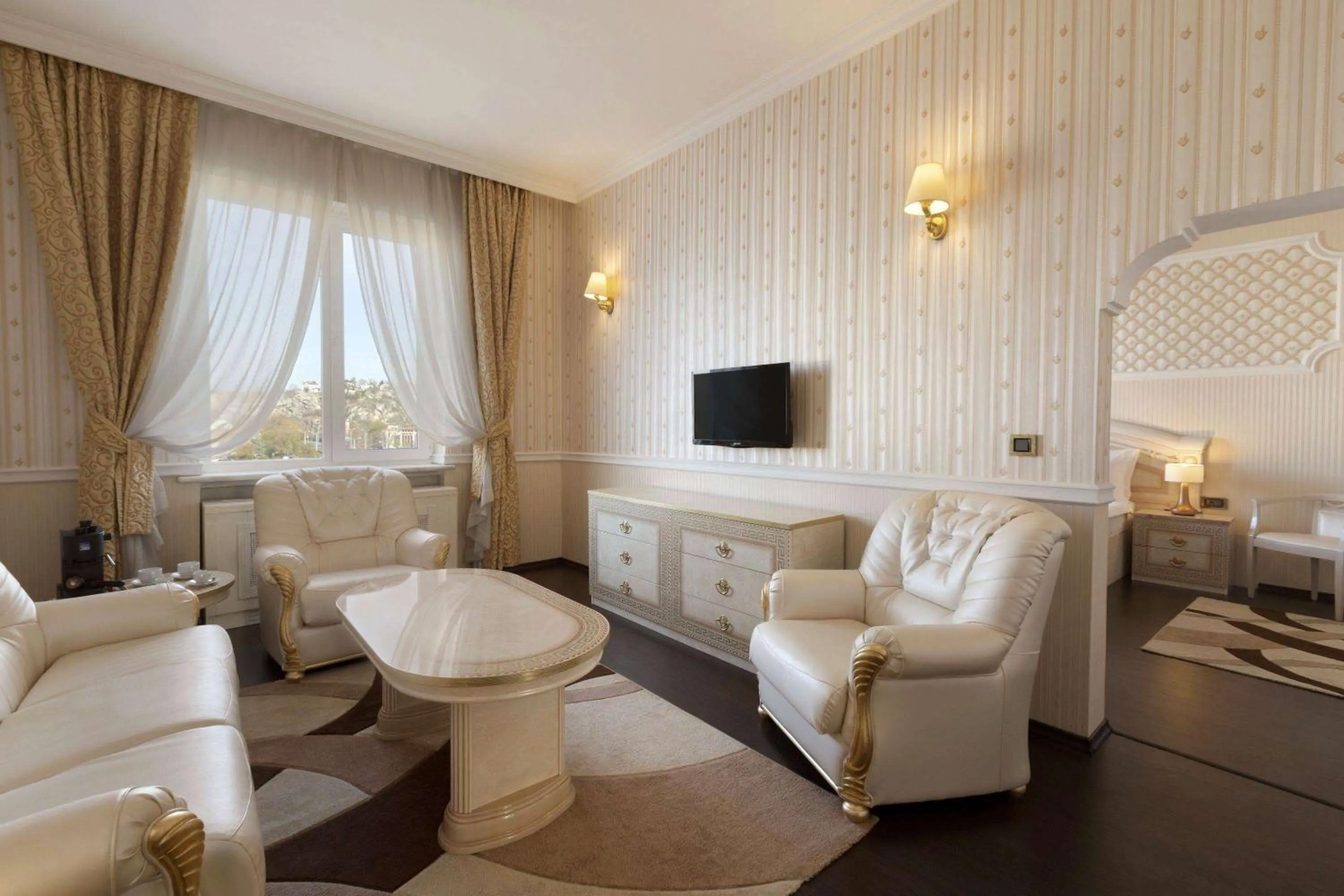 Photo of the whole room, Bed in Ramada by Wyndham Plovdiv Trimontium