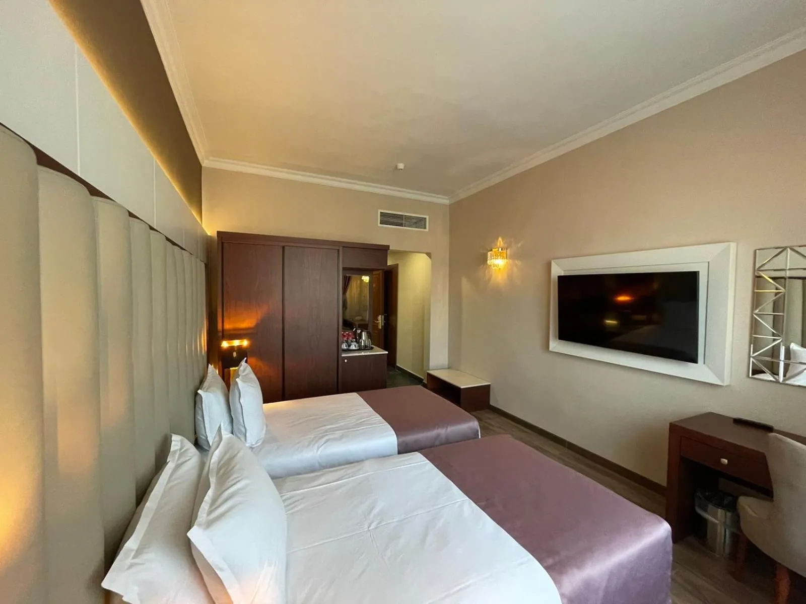 Photo of the whole room, Bed in Ramada by Wyndham Plovdiv Trimontium