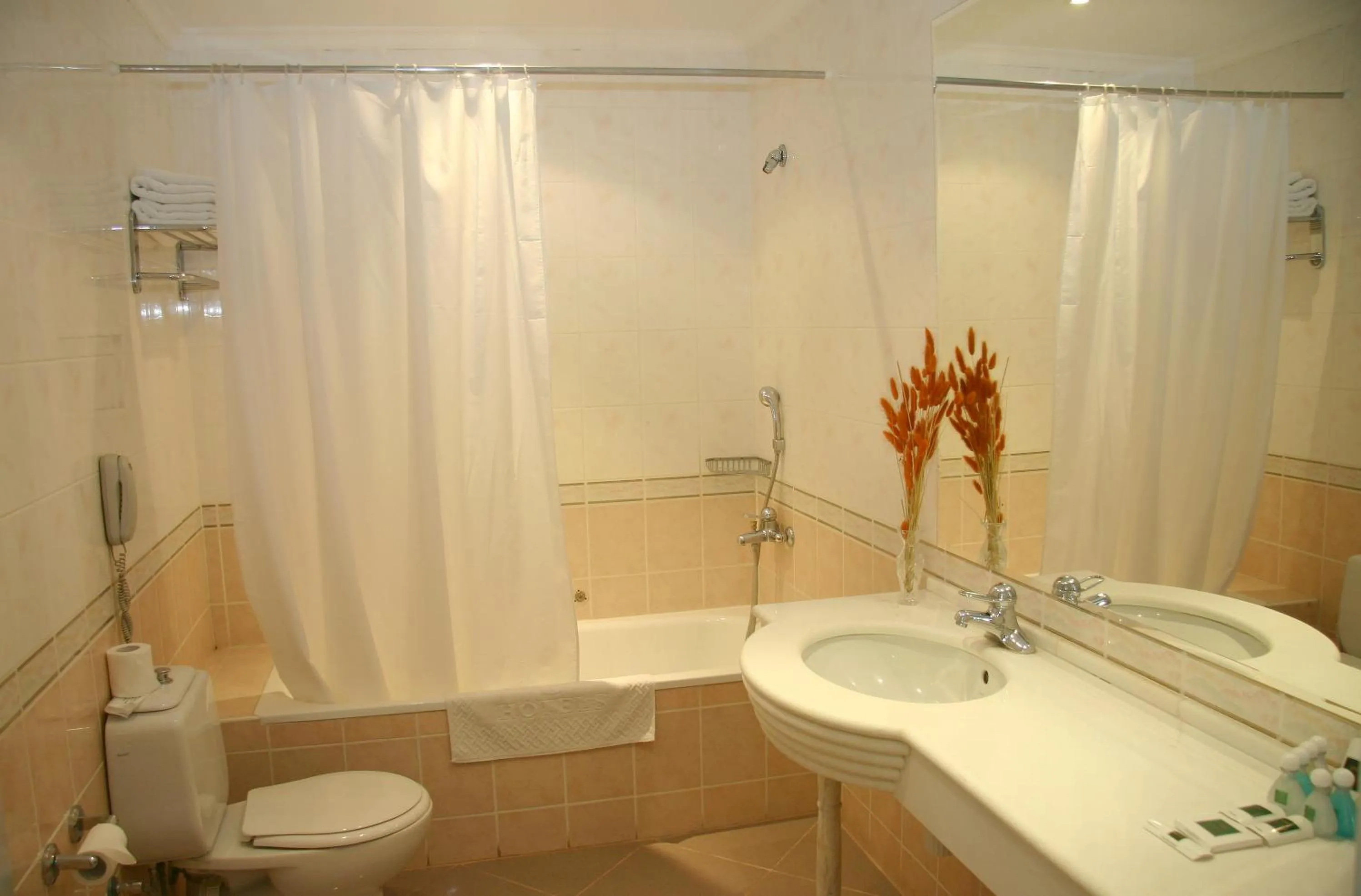 Bathroom in Ramada by Wyndham Plovdiv Trimontium