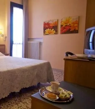 TV and multimedia, Bed in Hotel Astor