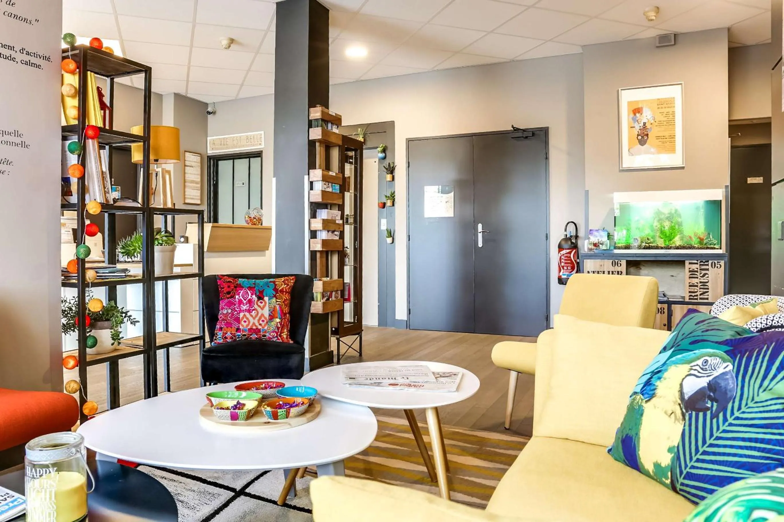 Lounge or bar in Brit Hotel Saint-Nazaire Centre