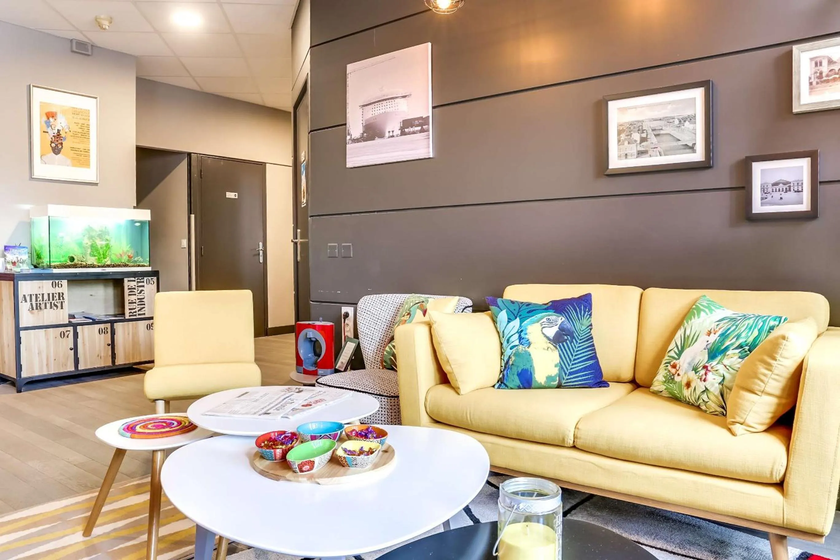 Lounge or bar in Brit Hotel Saint-Nazaire Centre