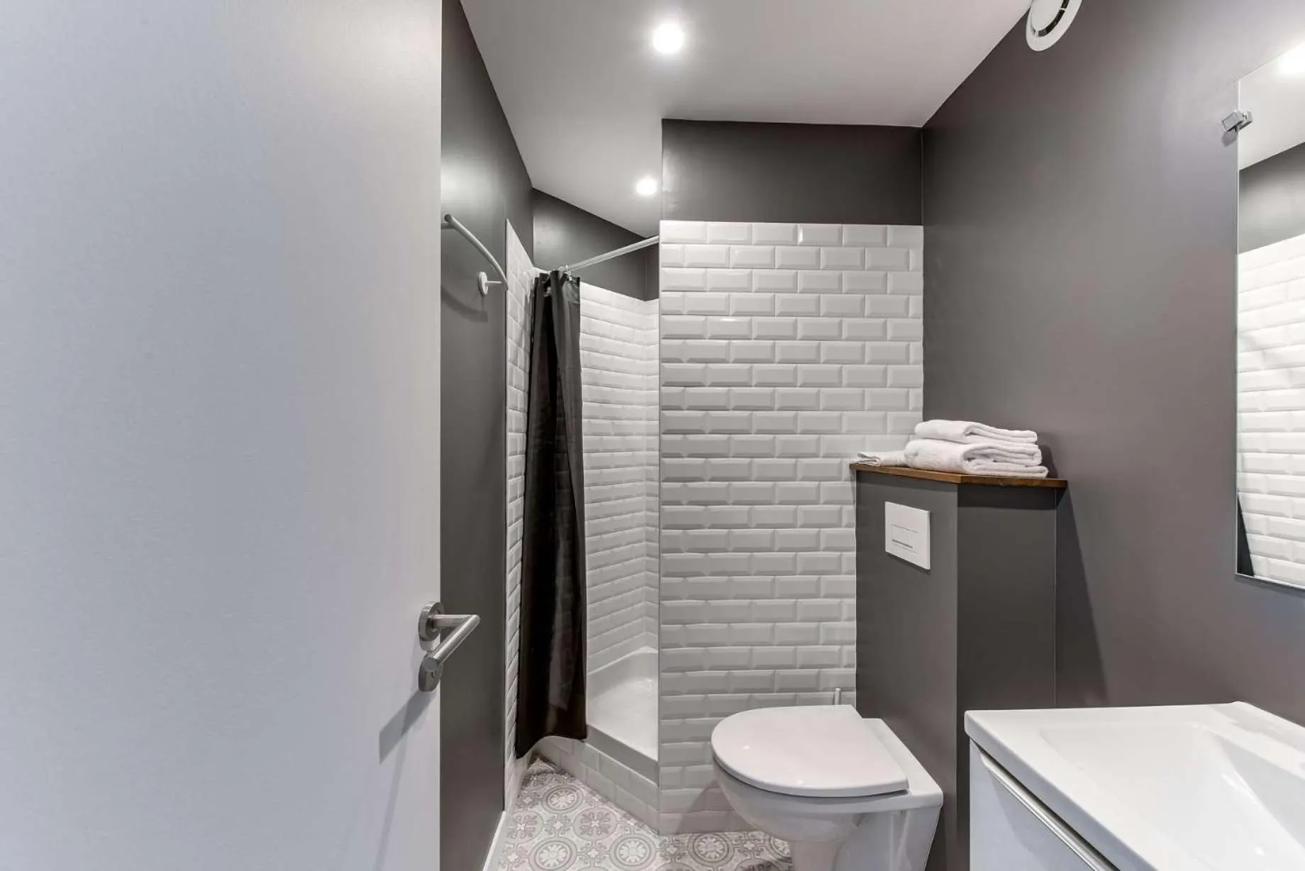 Bathroom in Brit Hotel Saint-Nazaire Centre