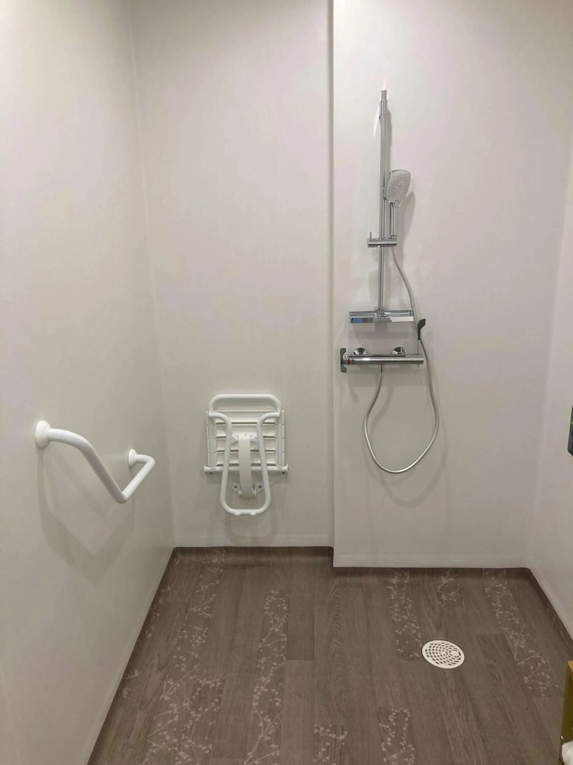 Bedroom in Brit Hotel Saint-Nazaire Centre