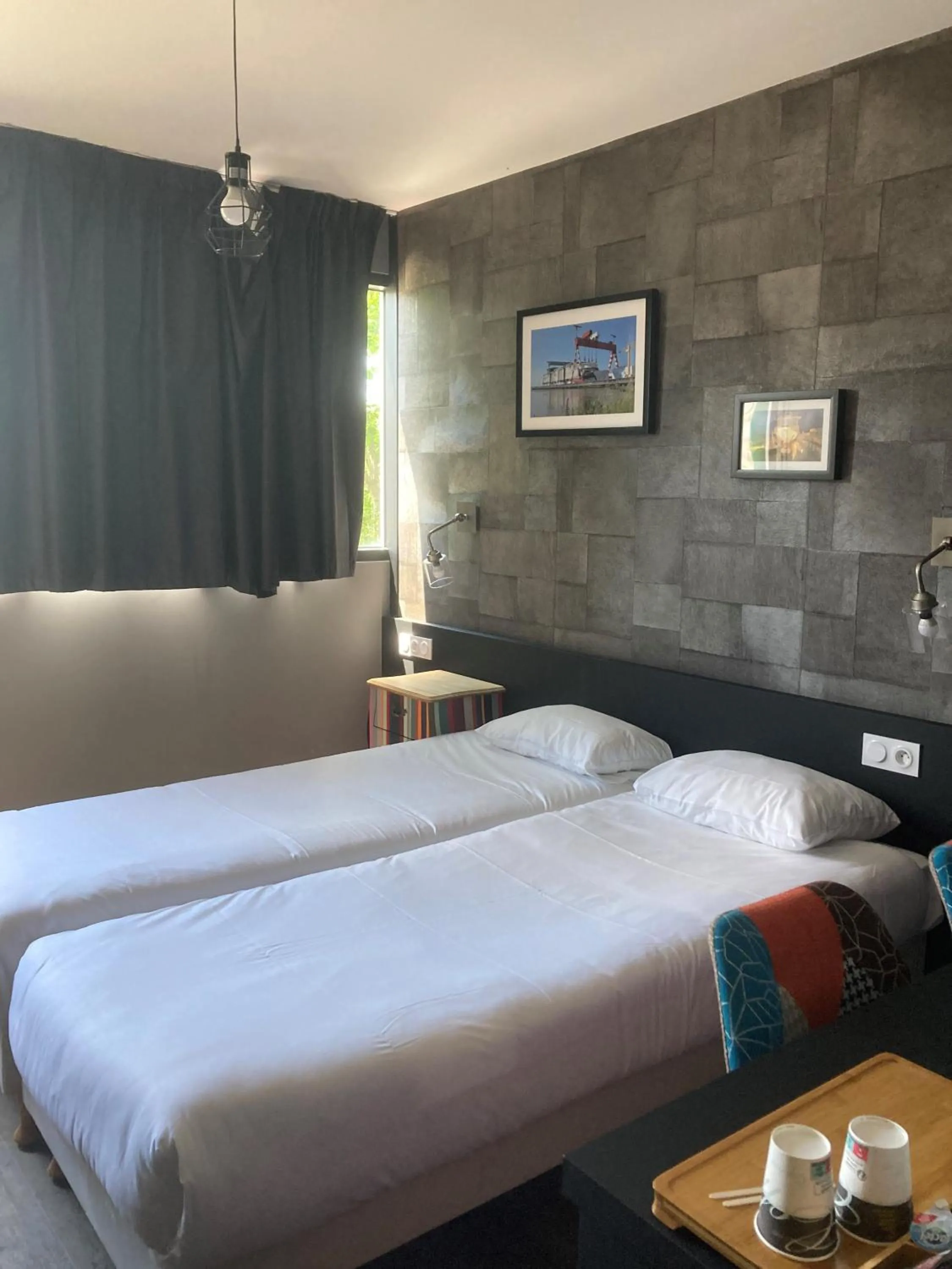 Bed in Brit Hotel Saint-Nazaire Centre