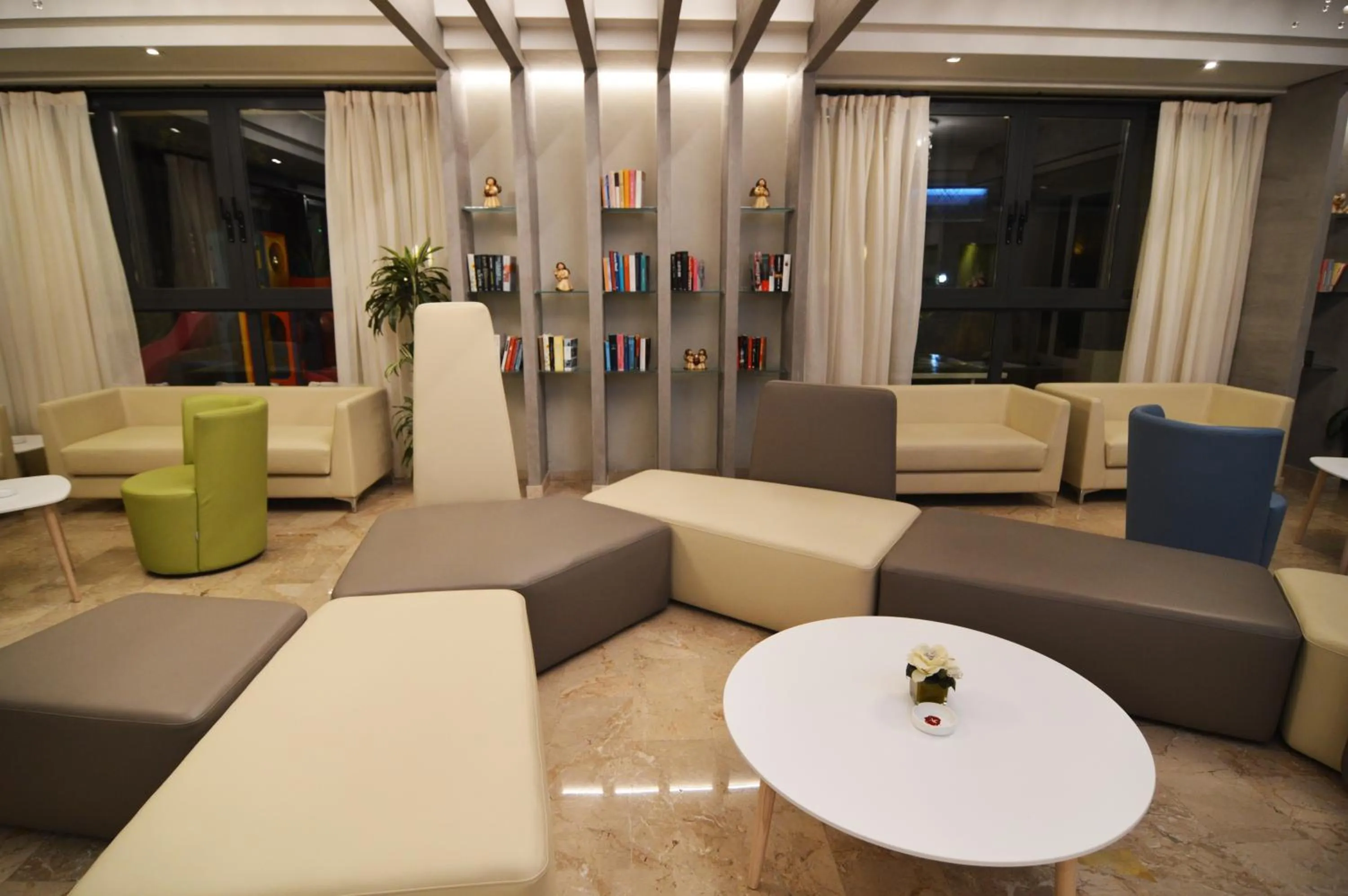 Library in Hotel Adele