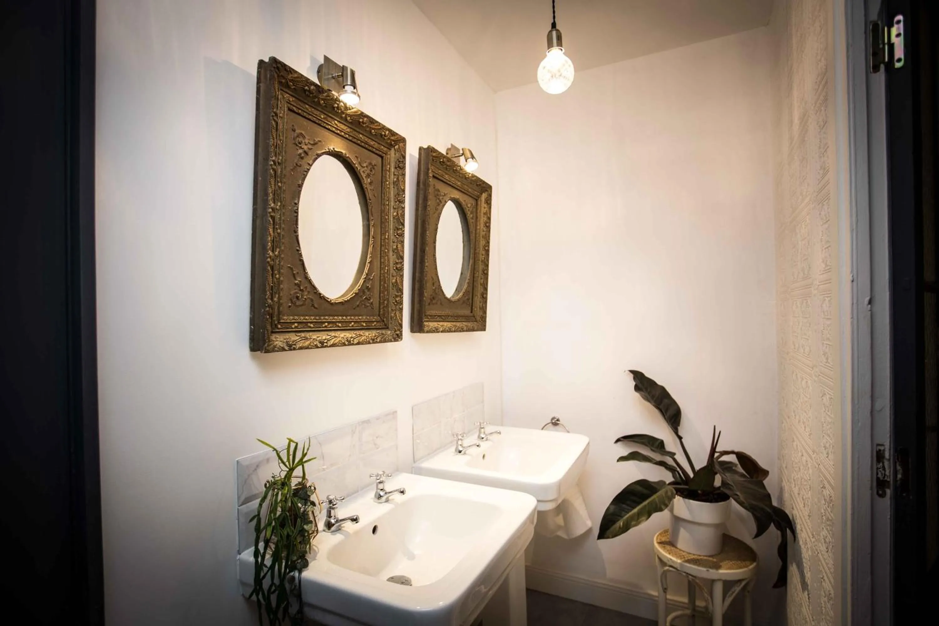 Bathroom in Carcassonne Townhouse