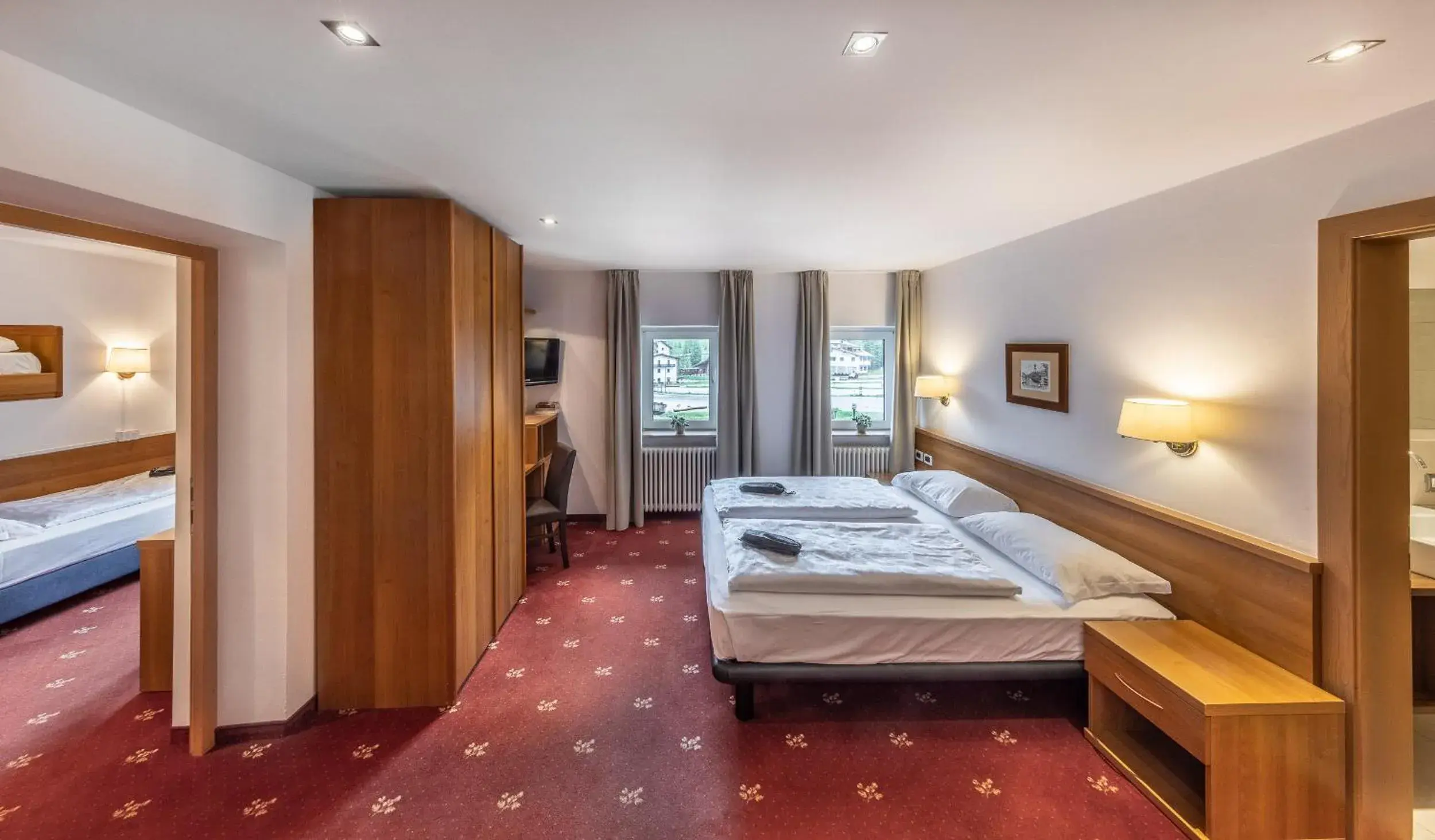 Standard Family Room in Hotel Sella***s Standard Family Room in Hotel Sella***s